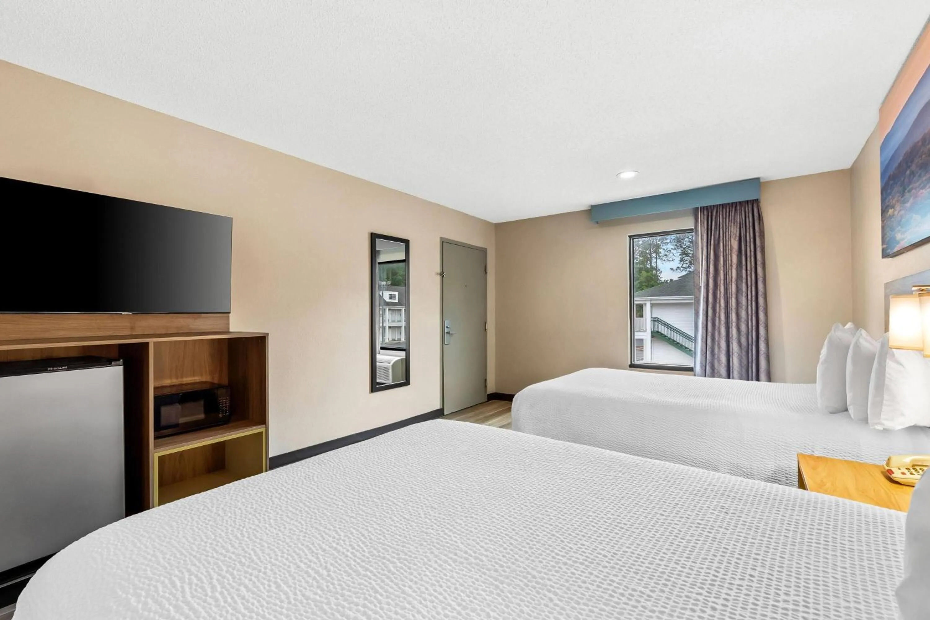 Bed in Days Inn by Wyndham Bainbridge