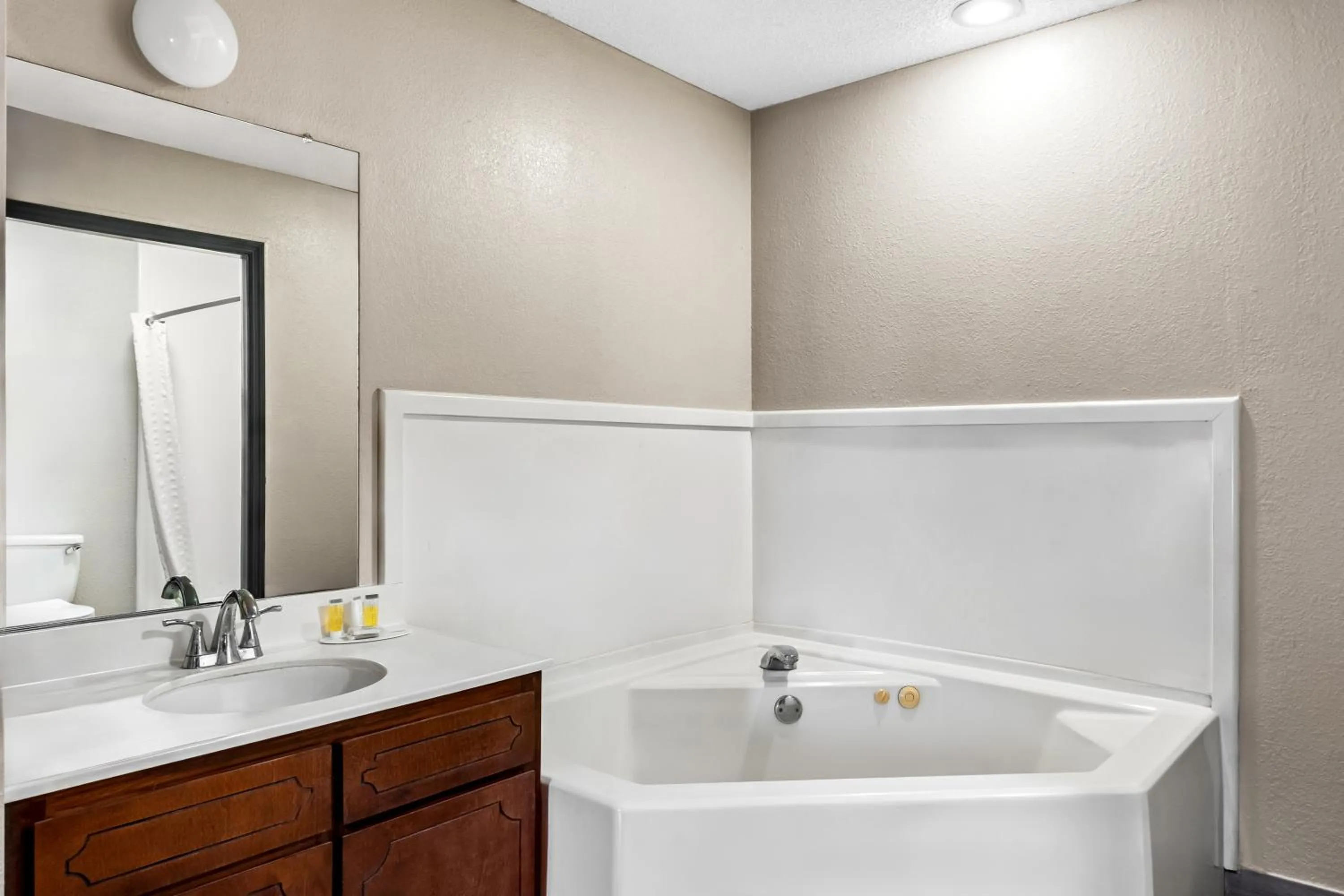 Hot Tub in Days Inn by Wyndham Bainbridge