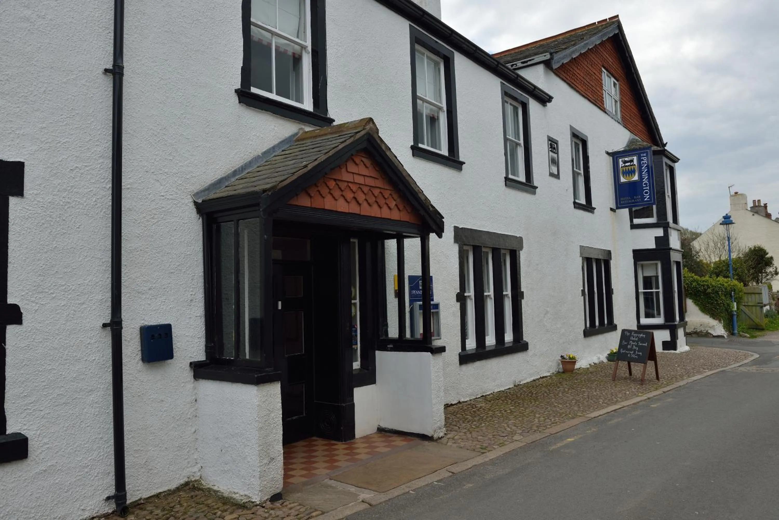 Facade/entrance in The Pennington Hotel