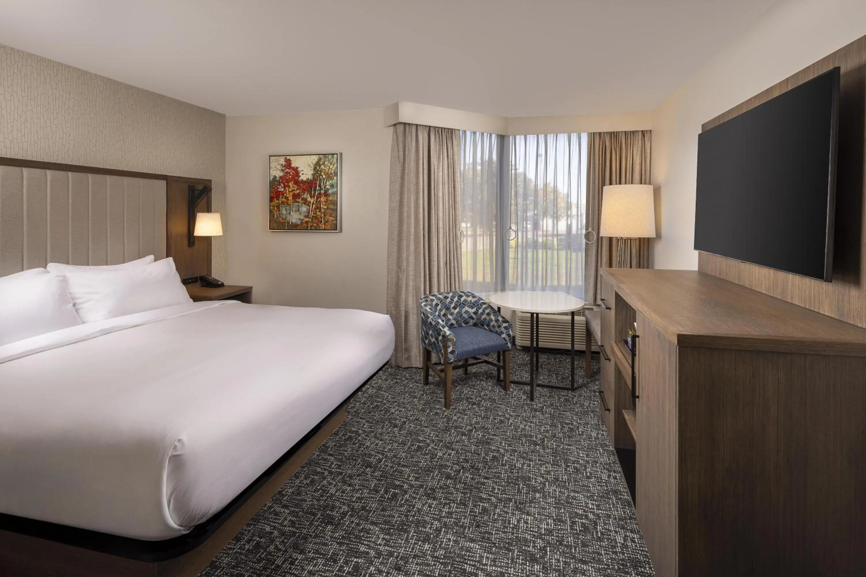 Bed in DoubleTree by Hilton Murfreesboro