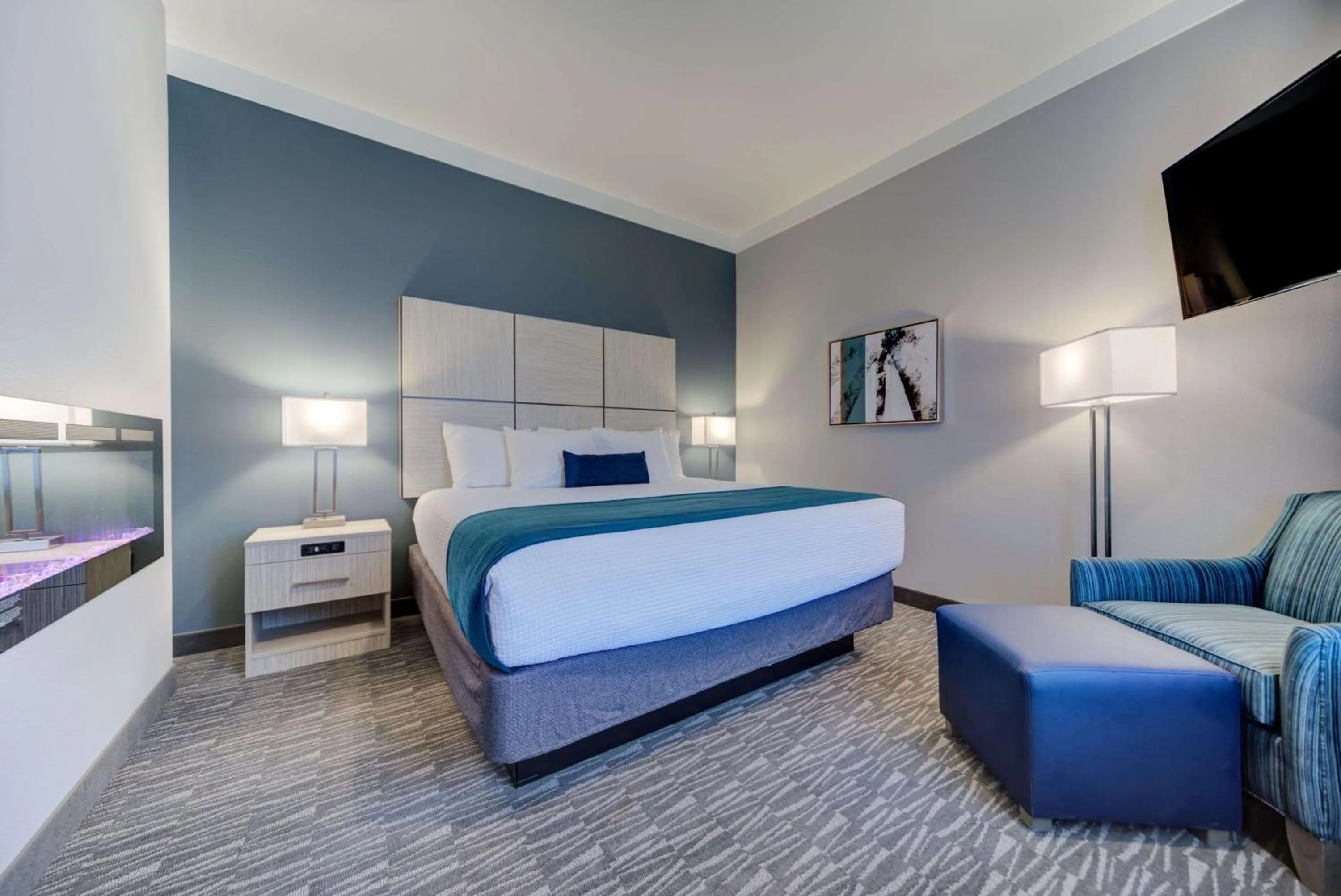 Photo of the whole room, Bed in Hotel Peppertree Bend, BW Premier Collection