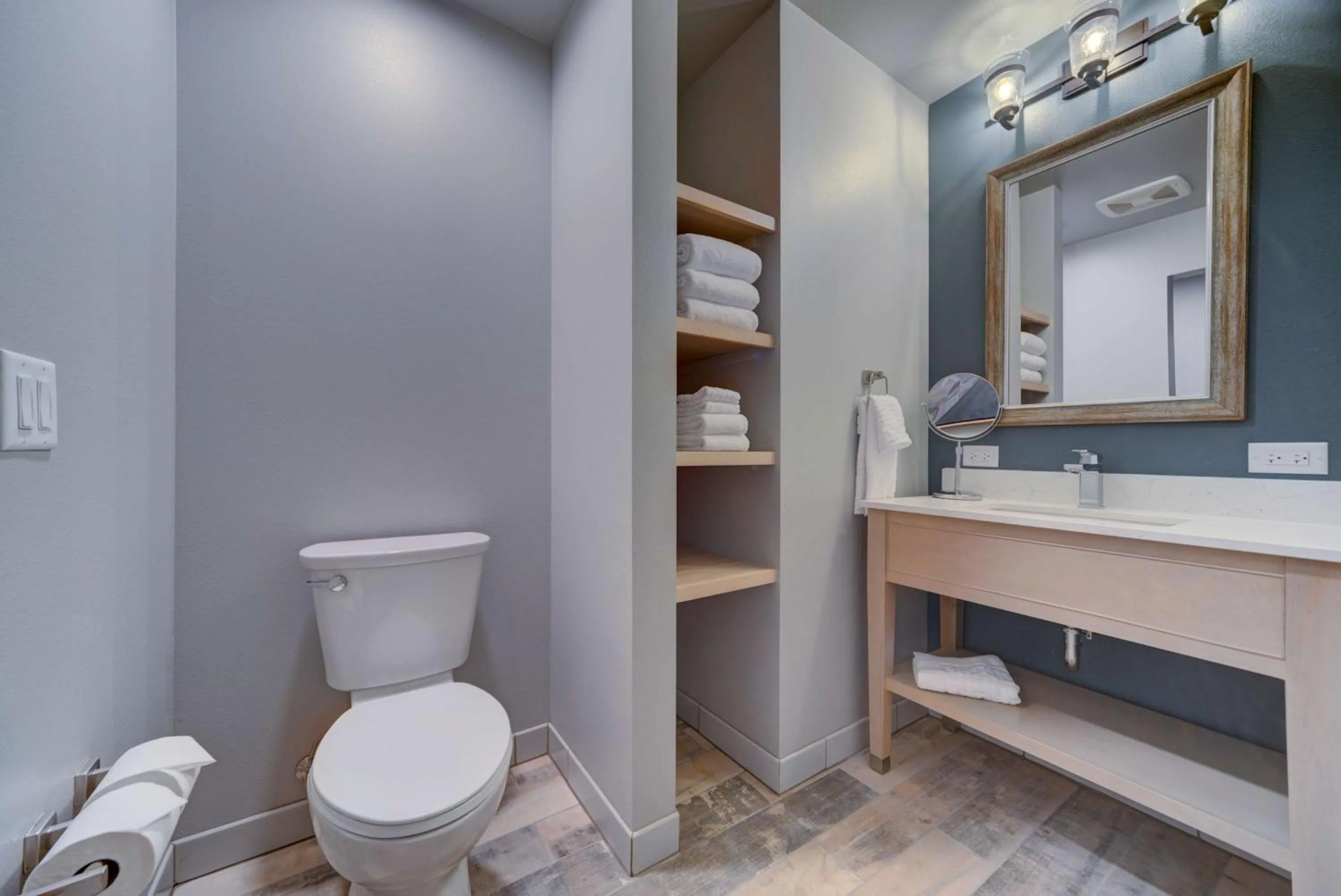 Bathroom in Hotel Peppertree Bend, BW Premier Collection
