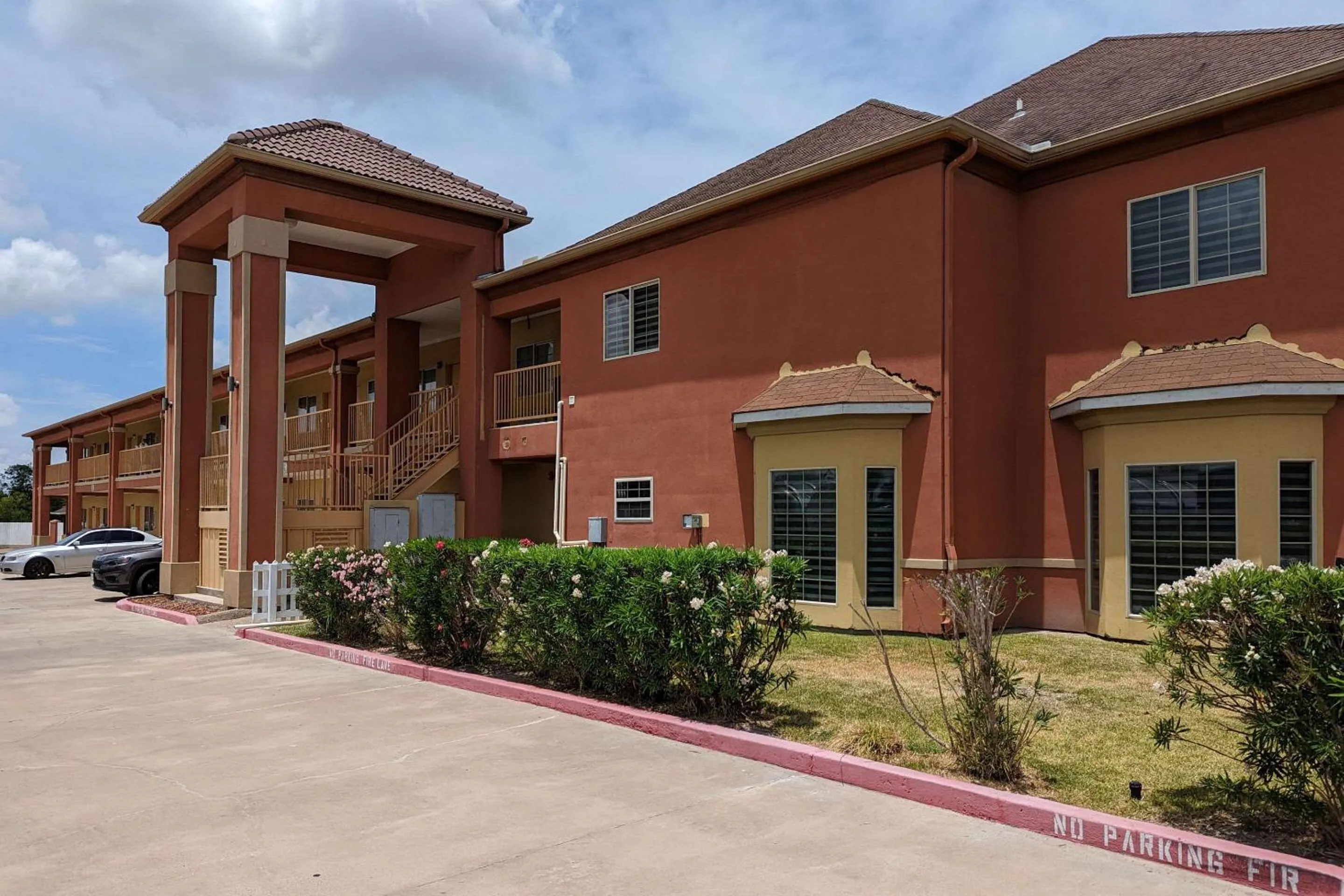 Property building in Quality Inn Brownsville