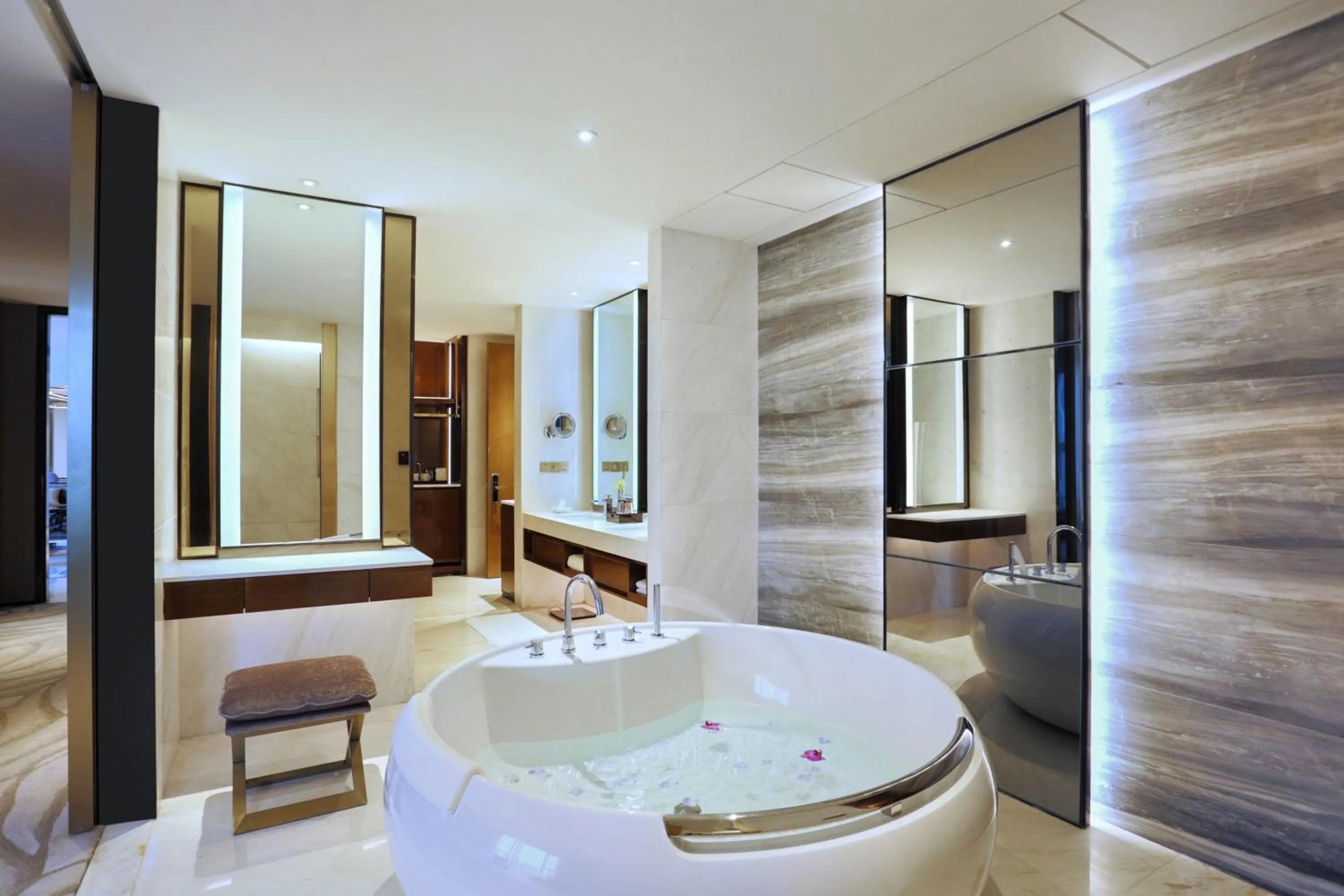 Bathroom in Crowne Plaza Hangzhou Qiantang