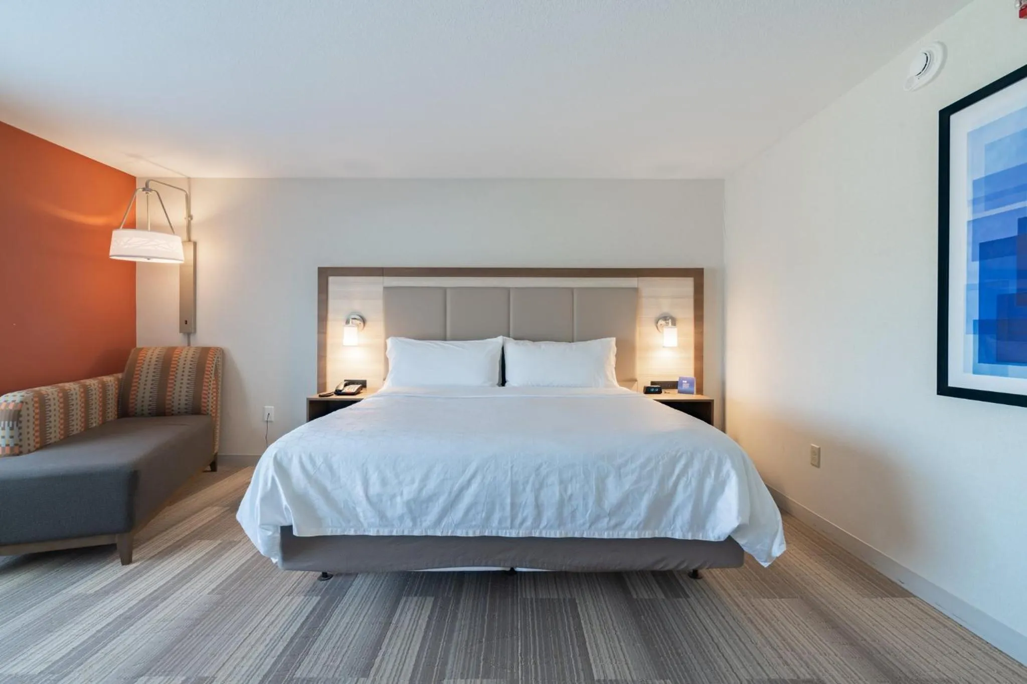 Photo of the whole room, Bed in Holiday Inn Express & Suites - Marion by IHG