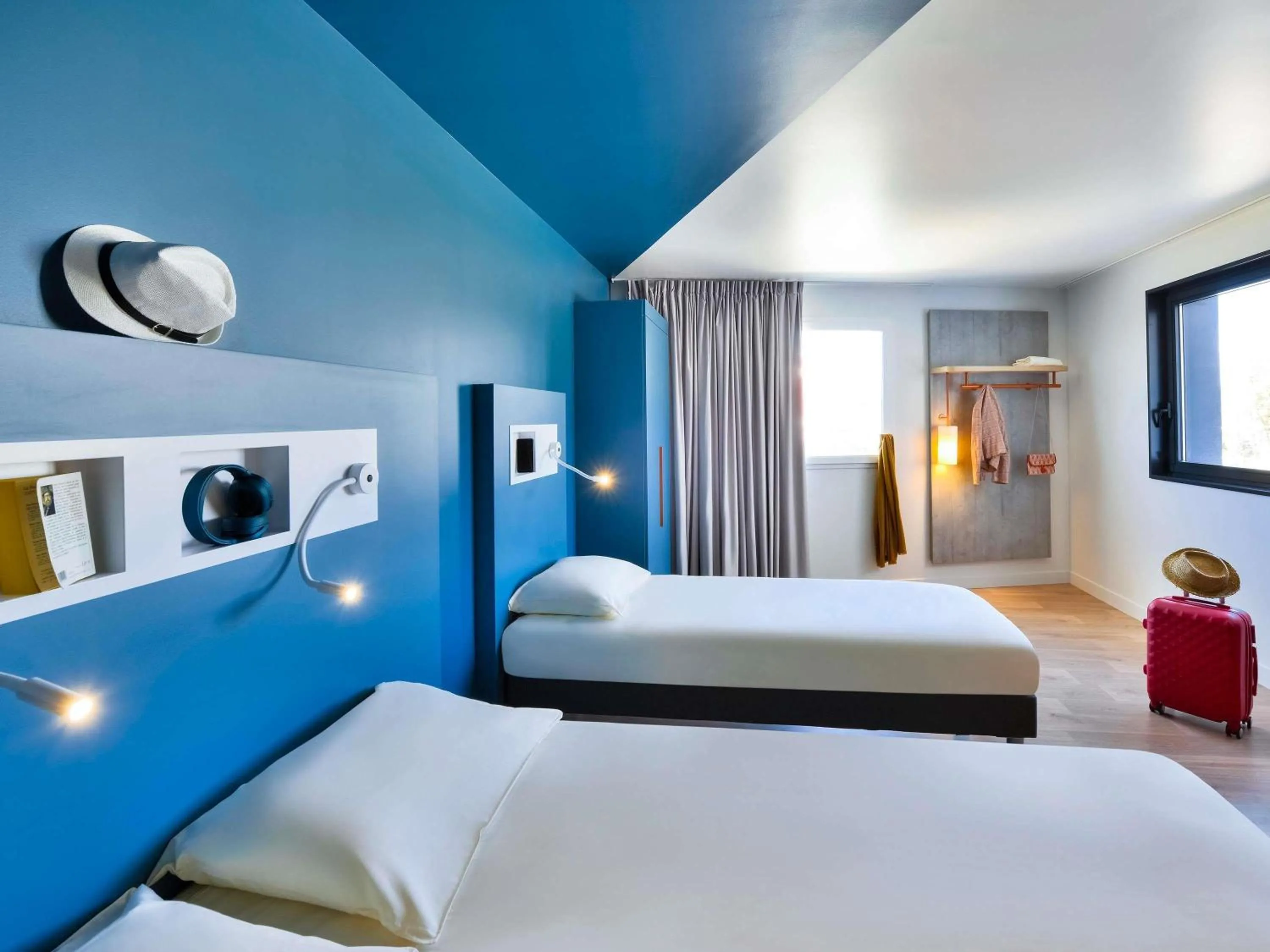 Bedroom, Bed in ibis Budget Mâcon Crêches