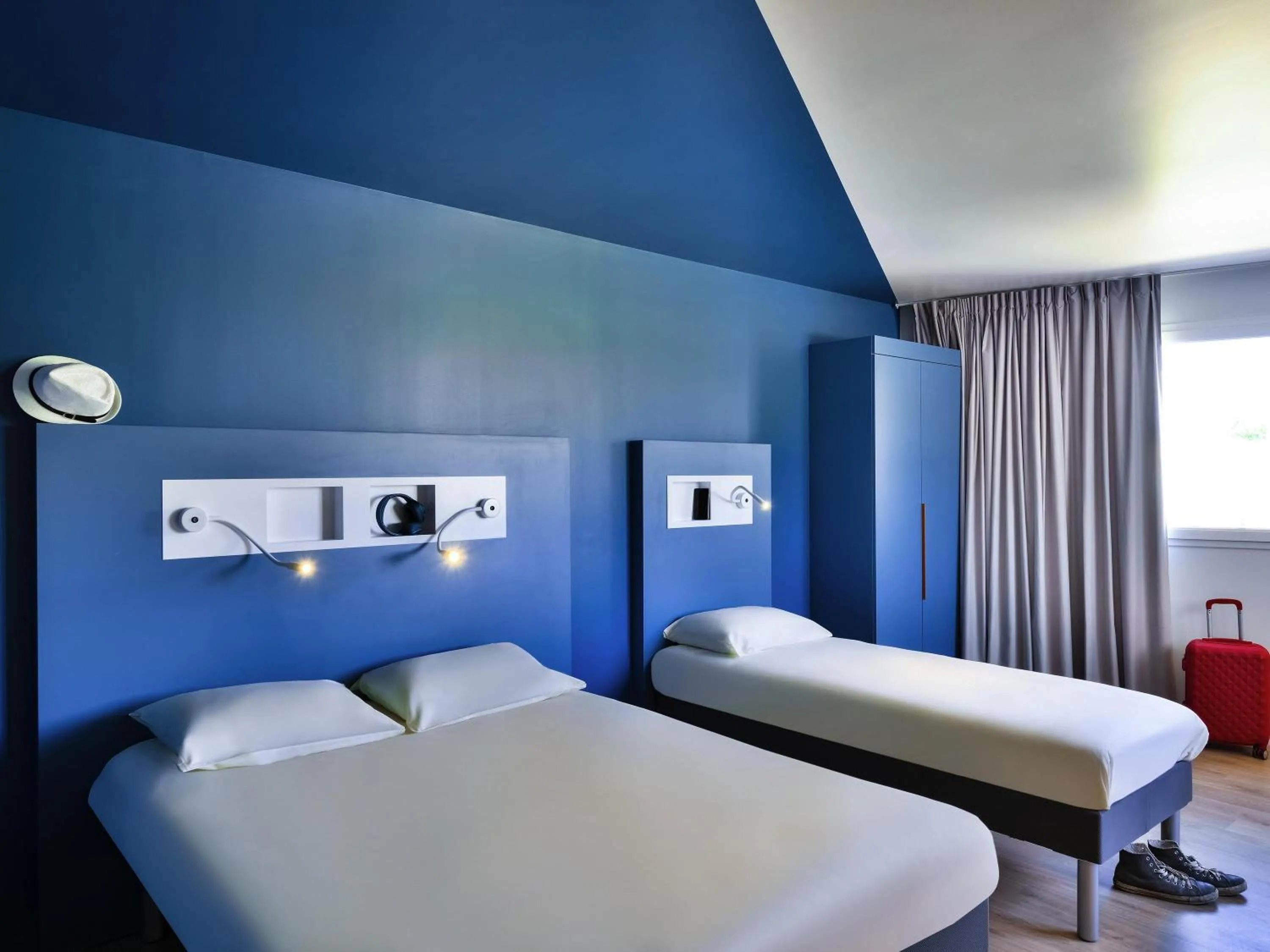 Bedroom, Bed in ibis Budget Mâcon Crêches