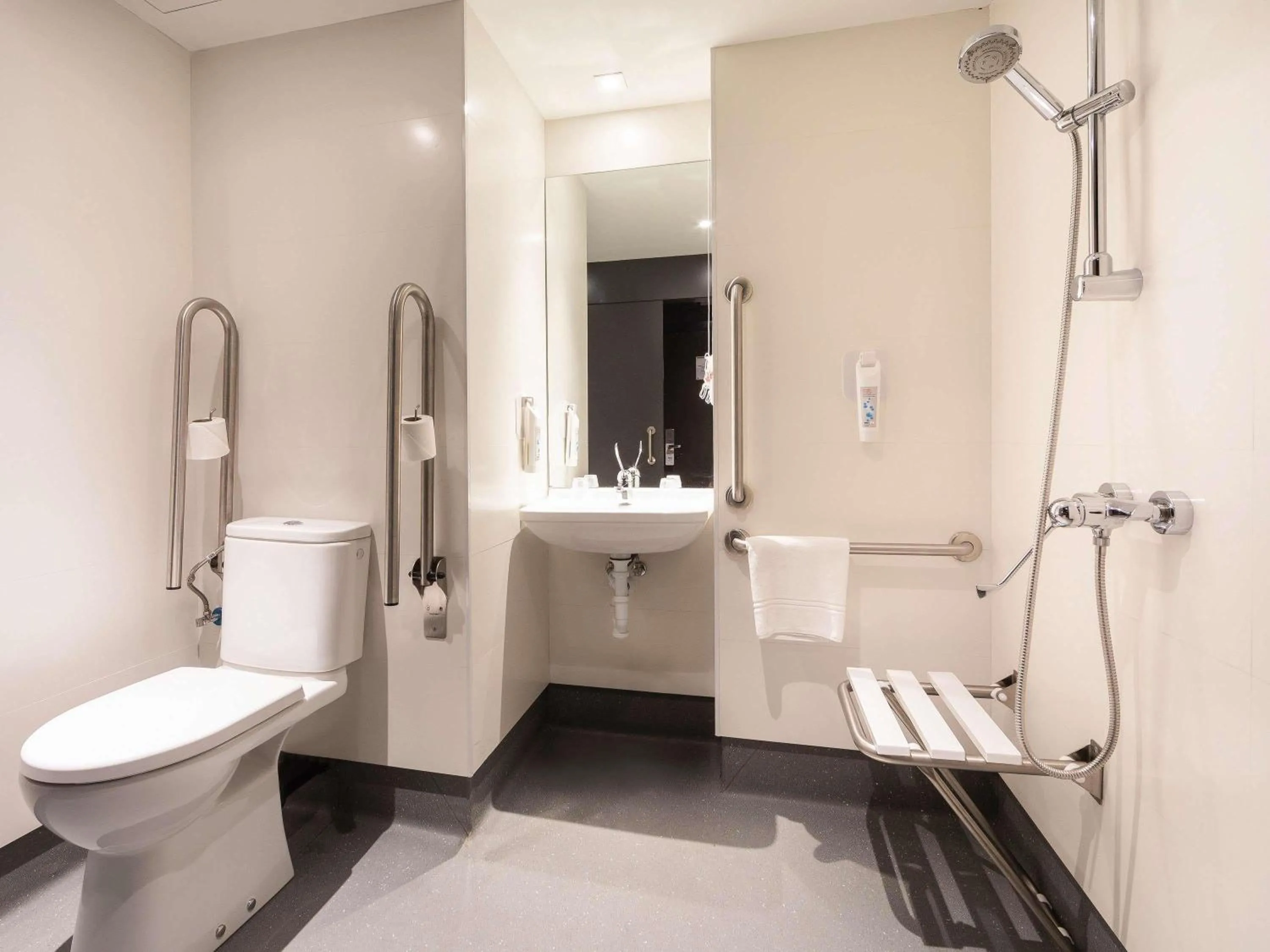 Bedroom in Ibis Budget Madrid Centro Lavapies