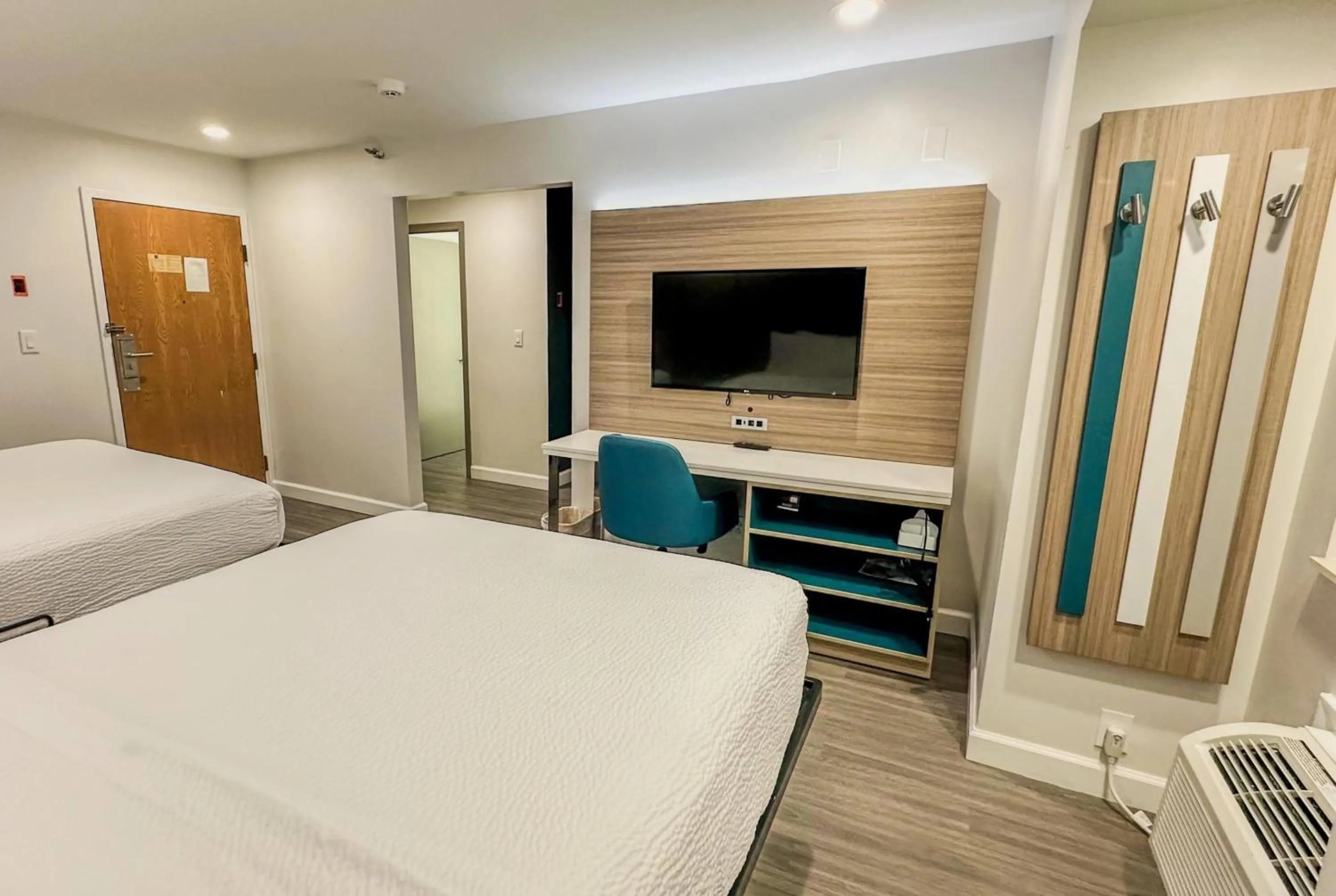 Photo of the whole room, Bed in Baymont by Wyndham Henrietta - Rochester