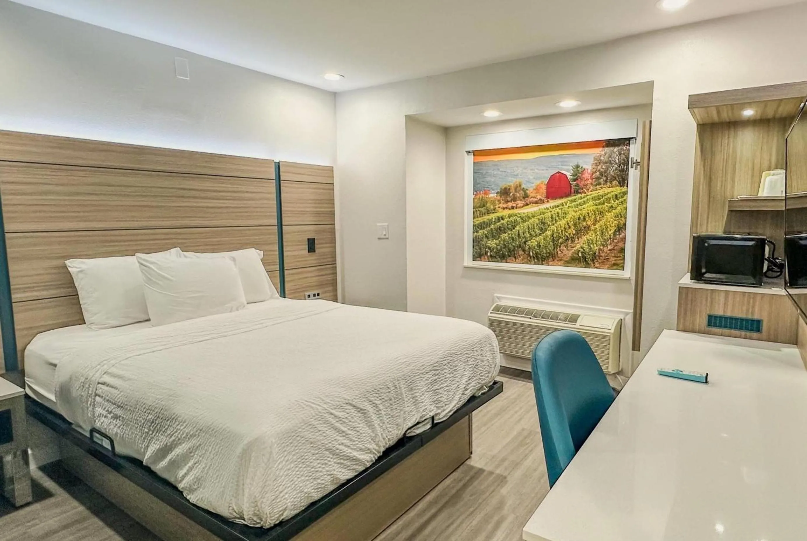 Photo of the whole room, Bed in Baymont by Wyndham Henrietta - Rochester