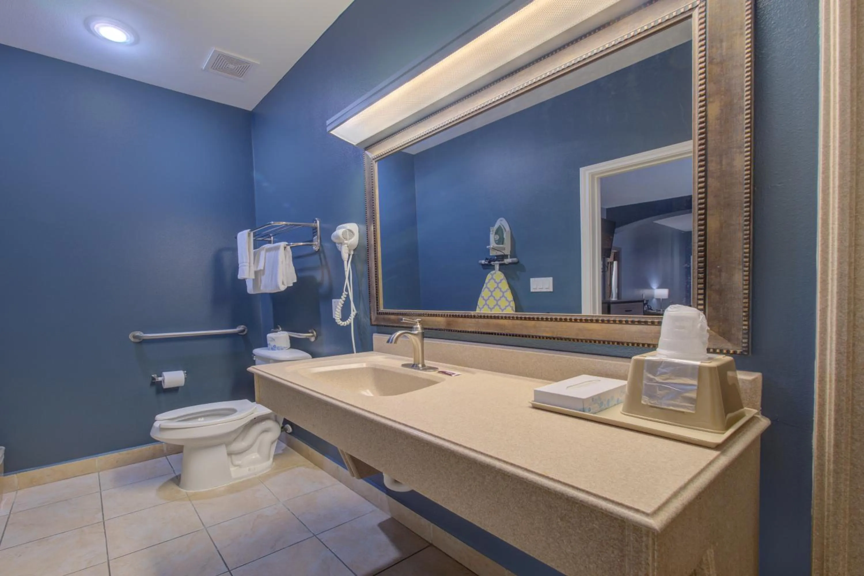 Bathroom in Weslaco Inn by Capital O Near Mercedes