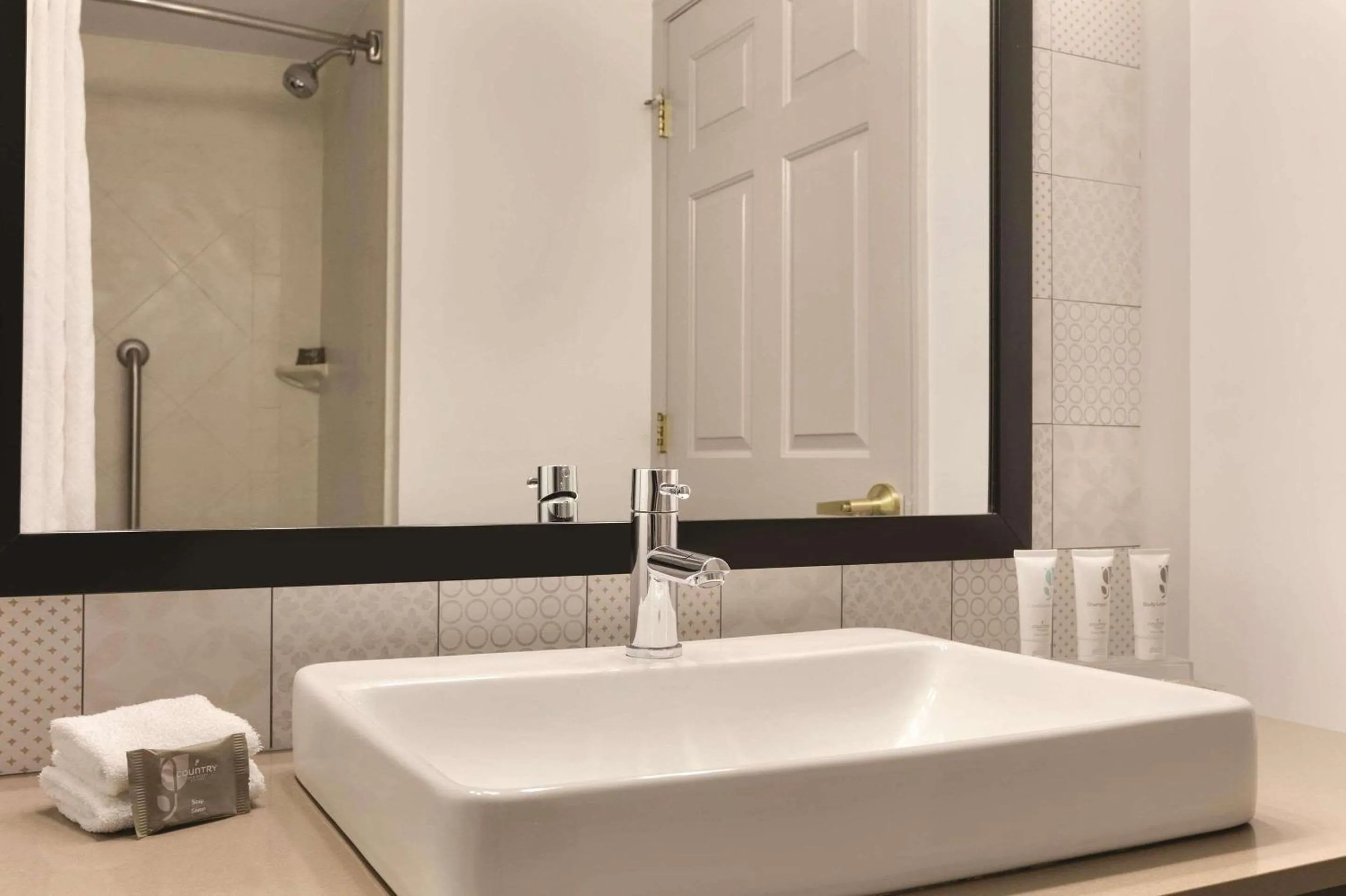 Bedroom in Country Inn & Suites by Radisson, London, KY