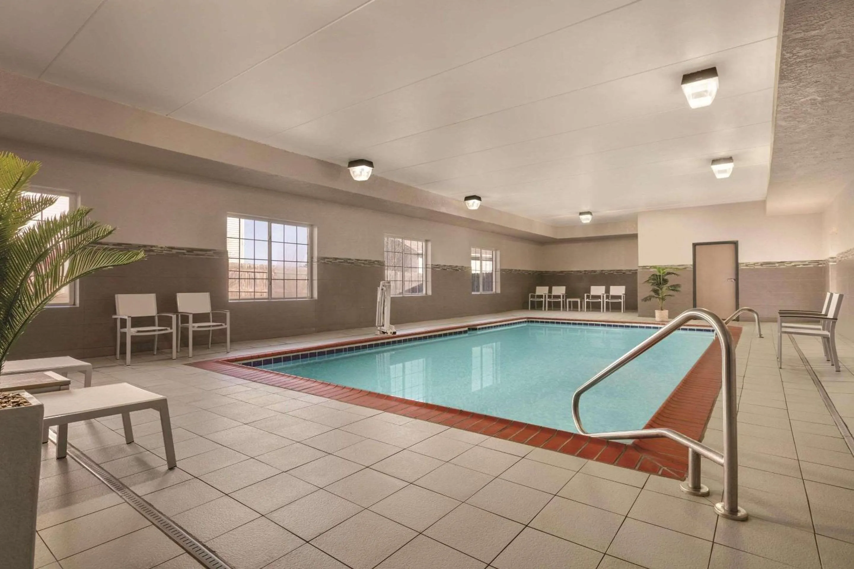 Swimming pool in Country Inn & Suites by Radisson, London, KY