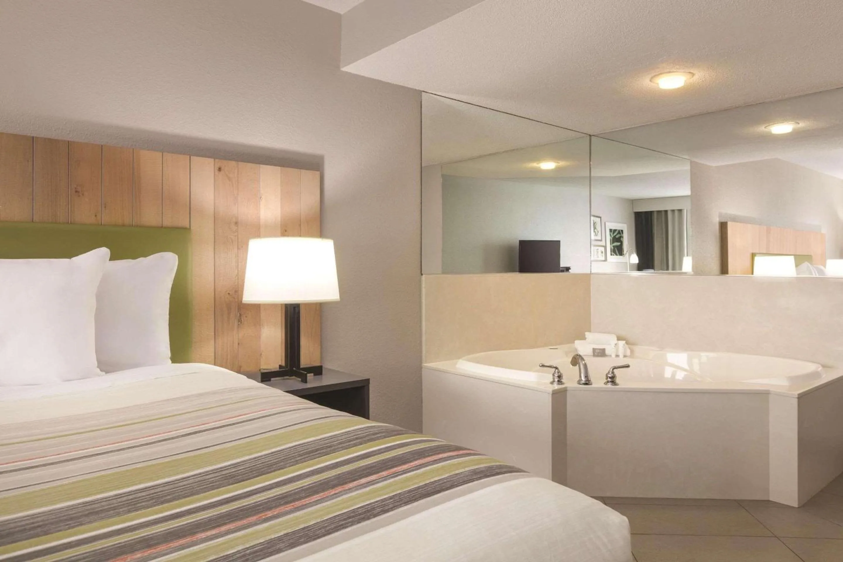 Bedroom, Bed in Country Inn & Suites by Radisson, London, KY