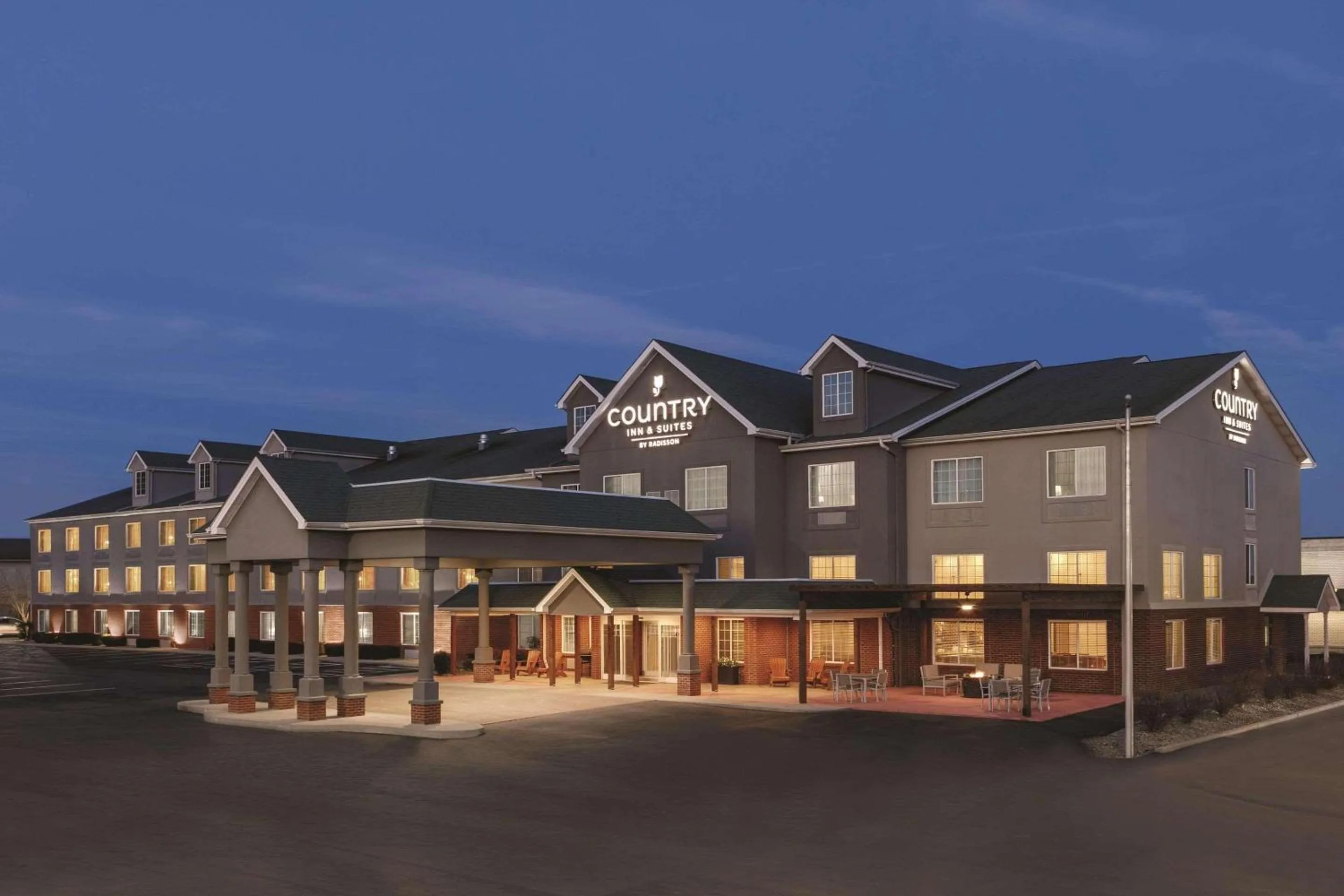 Property building in Country Inn & Suites by Radisson, London, KY