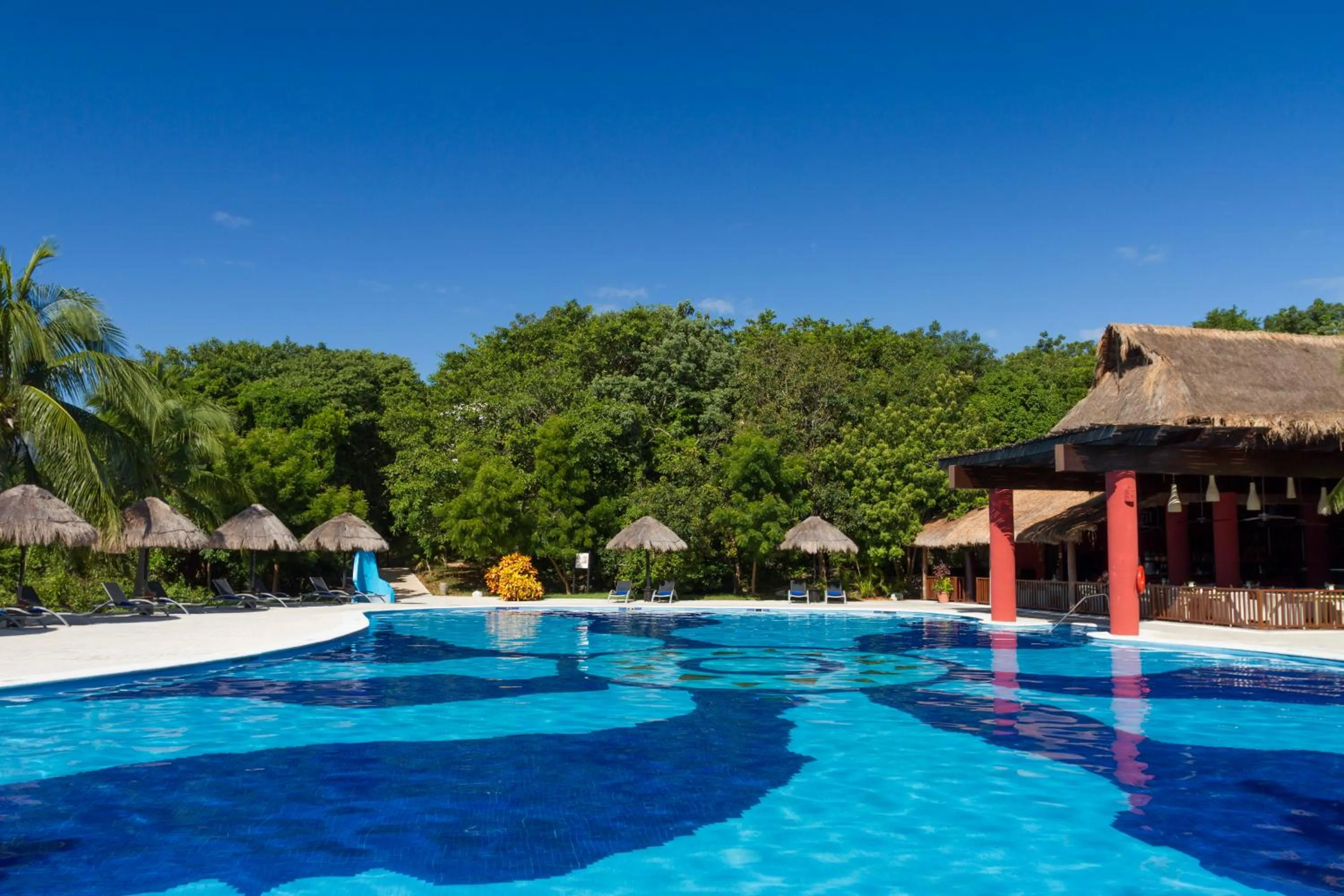 Swimming pool in Select Club at Sandos Caracol All Inclusive - Adults Only Area