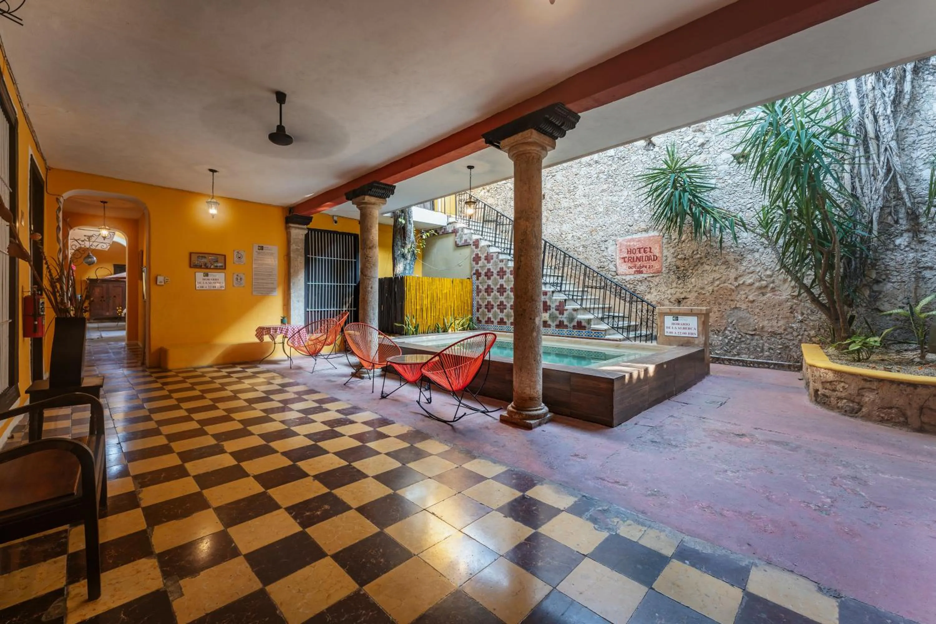 Swimming pool in Hotel Santiago