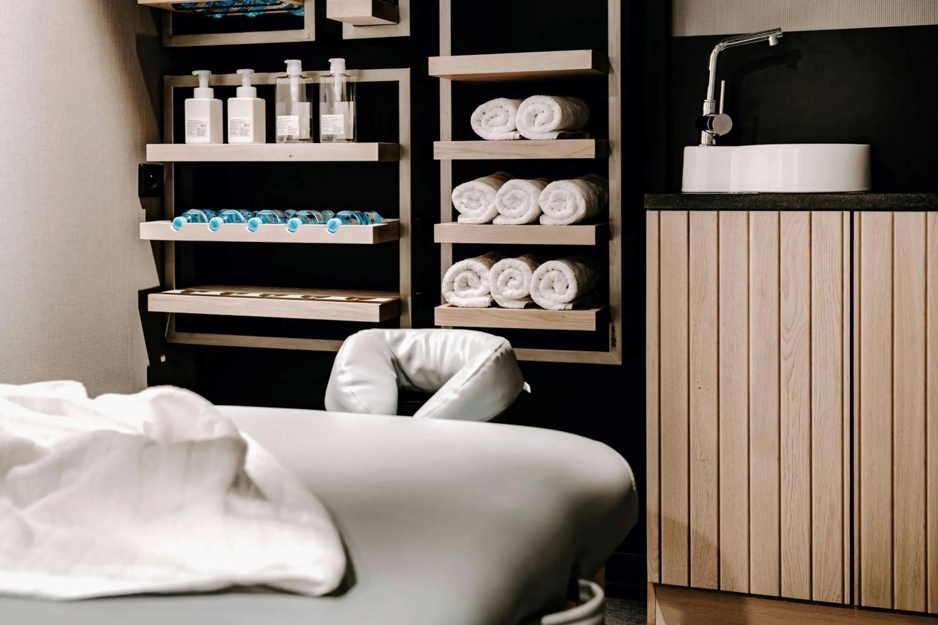 Massage in Vienna House by Wyndham Mokotow Warsaw