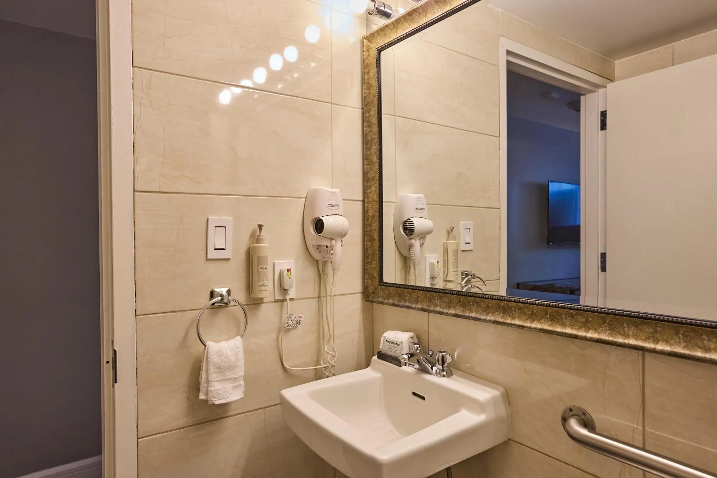 Bathroom in The Lodge Red Hook