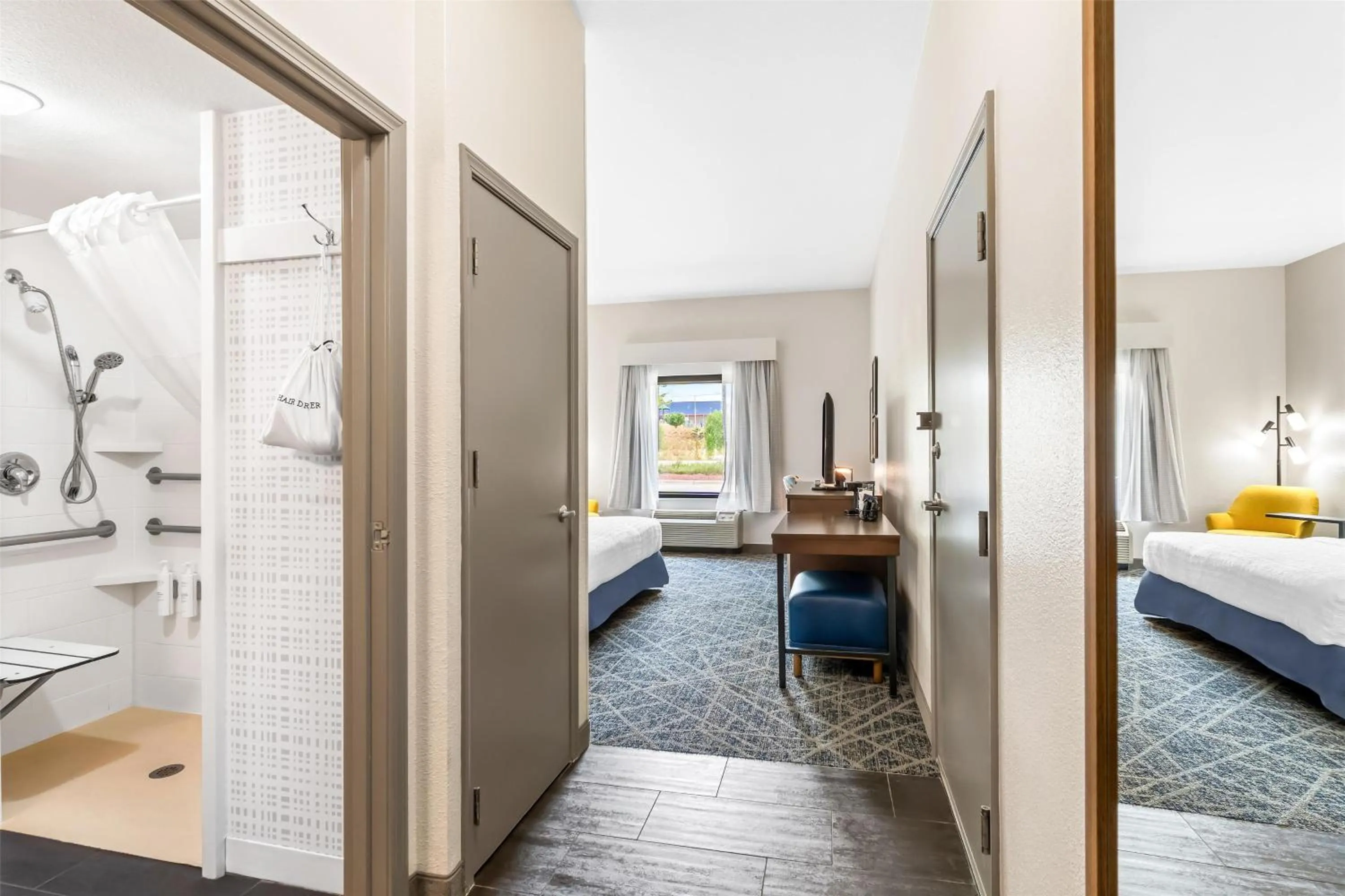 Bathroom, Bed in Hampton Inn Laramie