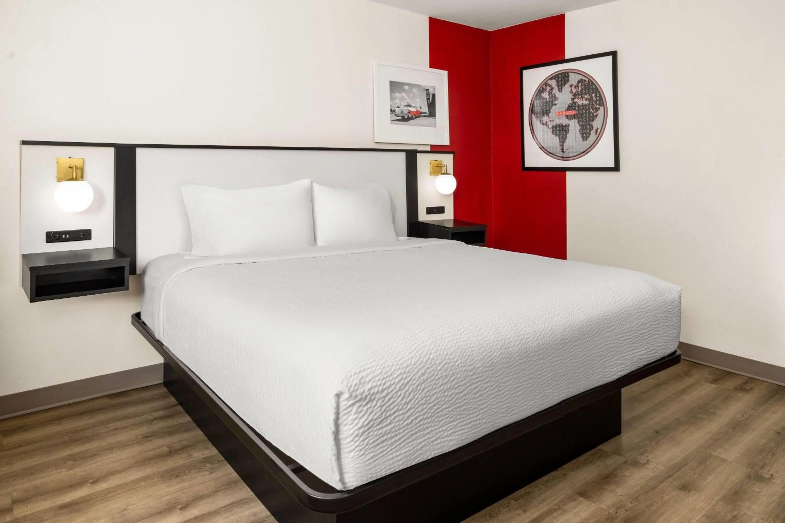 Photo of the whole room, Bed in Ramada by Wyndham York Harrisburg Hershey