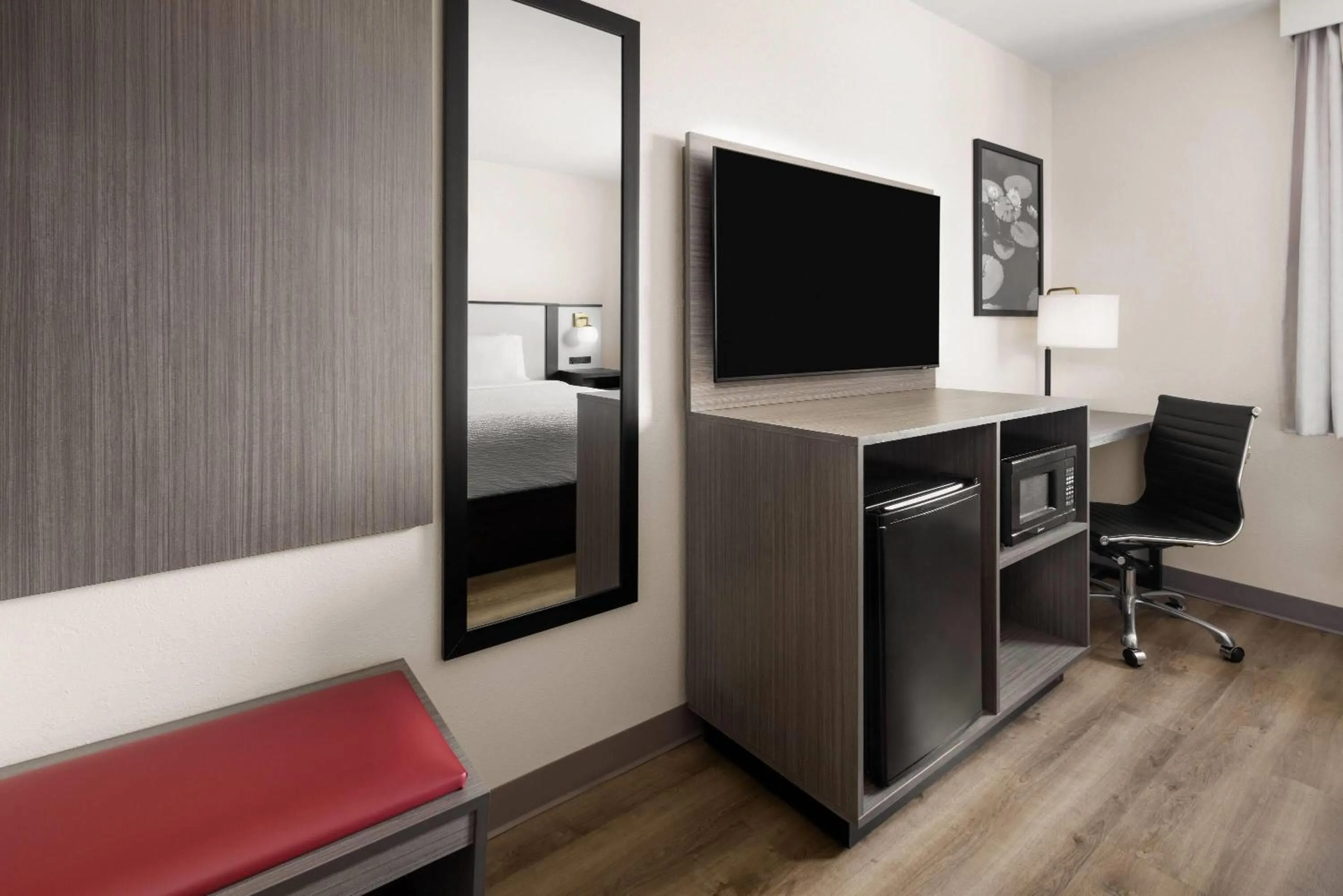 Photo of the whole room in Ramada by Wyndham York Harrisburg Hershey