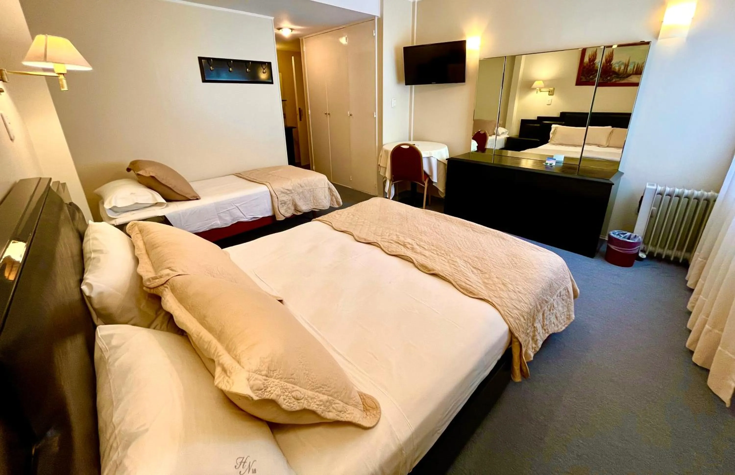 Bedroom, Bed in Hotel Nutibara