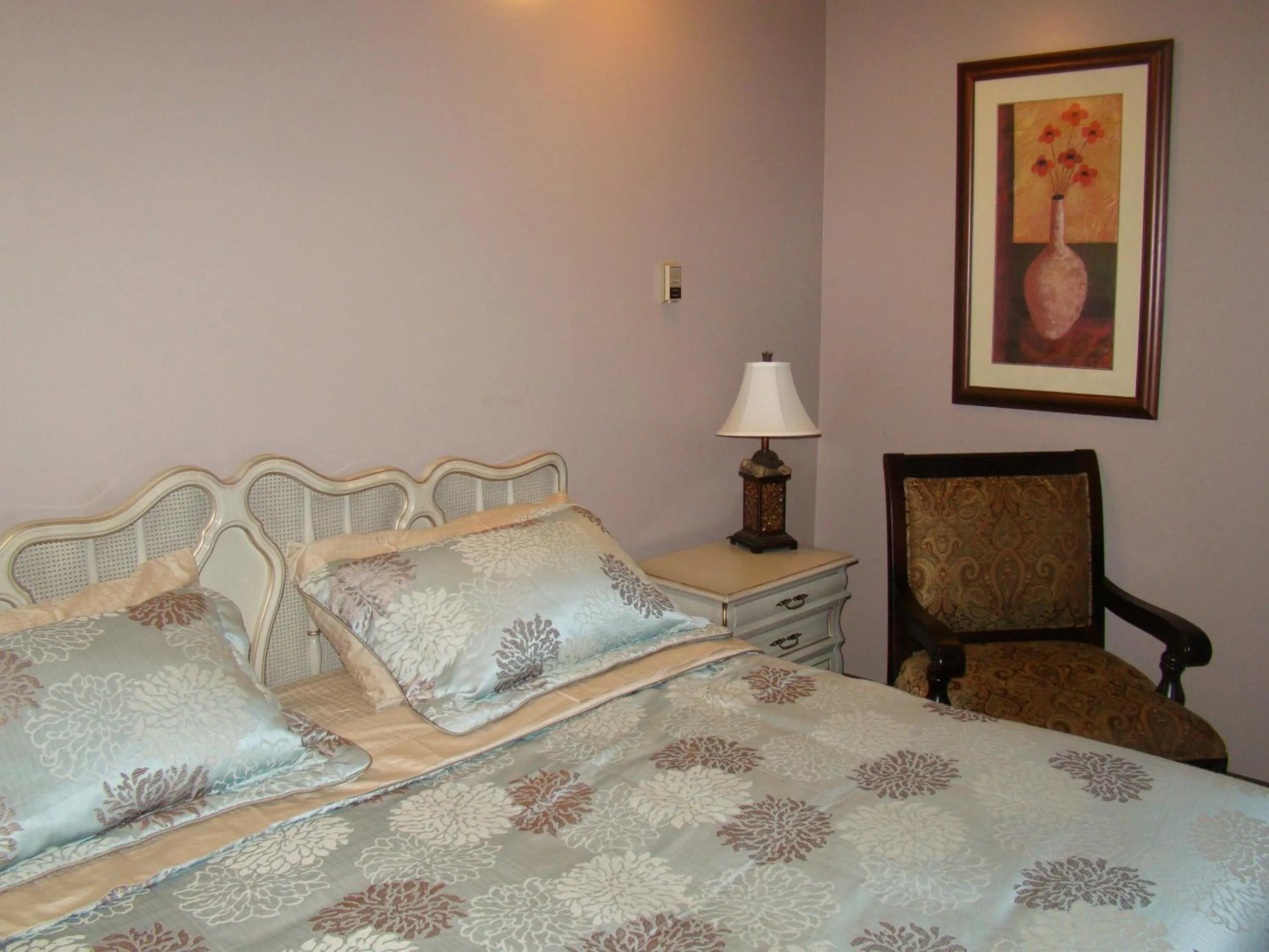 Bed in King's Motel & Restaurant