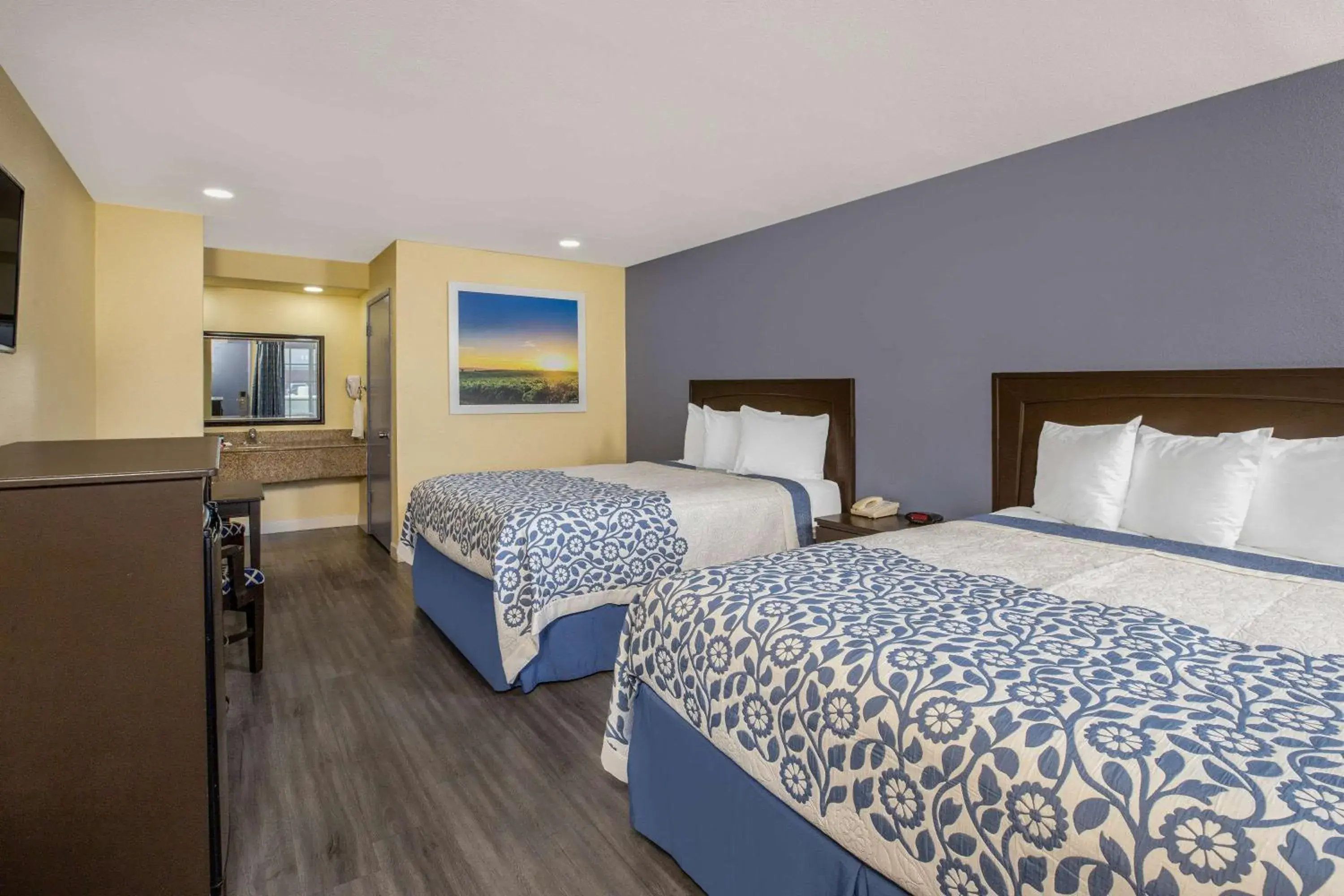 Queen Room with Two Queen Beds - Smoking in Days Inn by Wyndham Banning Casino/Outlet Mall Queen Room with Two Queen Beds - Smoking in Days Inn by Wyndham Banning Casino/Outlet Mall