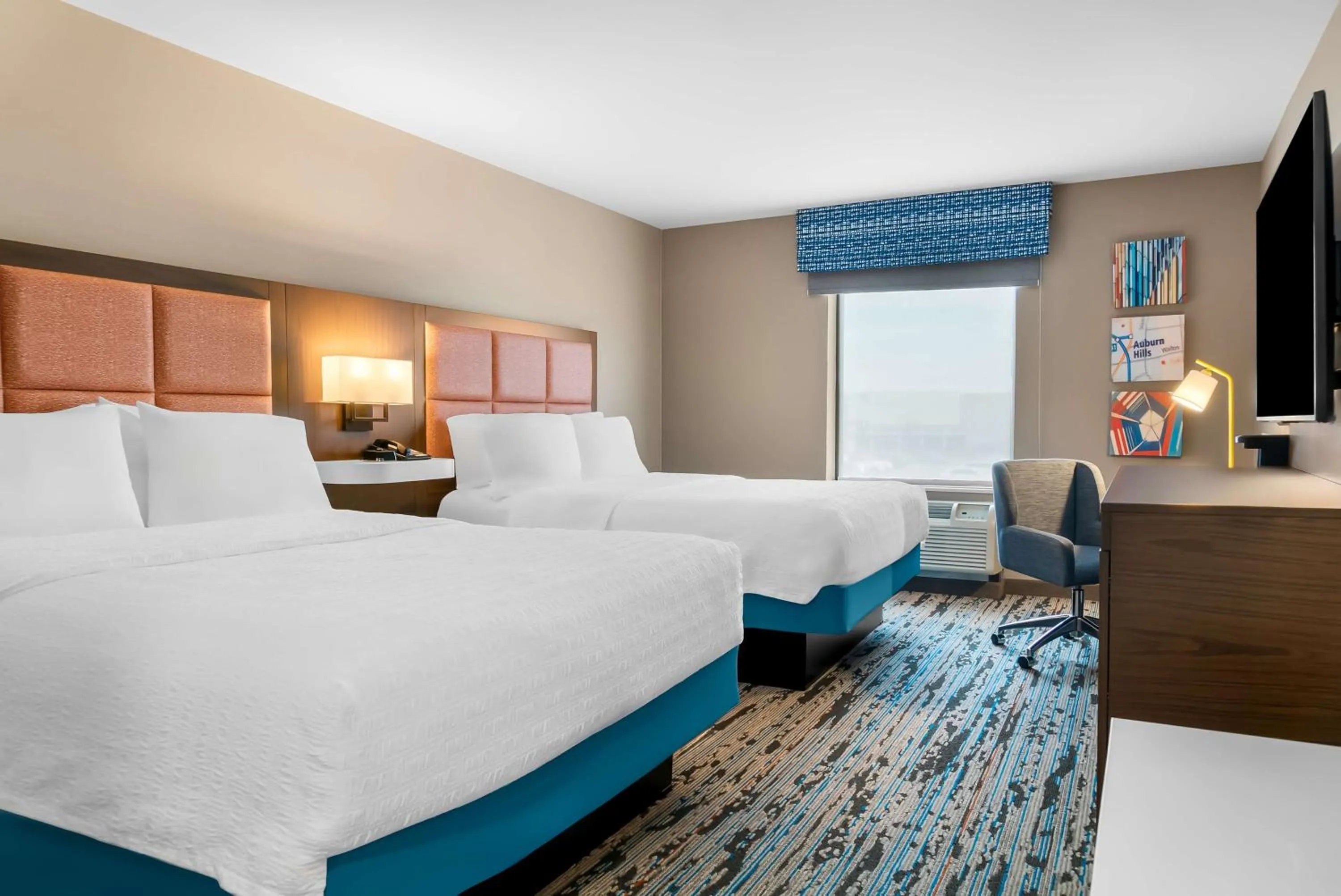 Bed in Hampton Inn Detroit/Auburn Hills-North