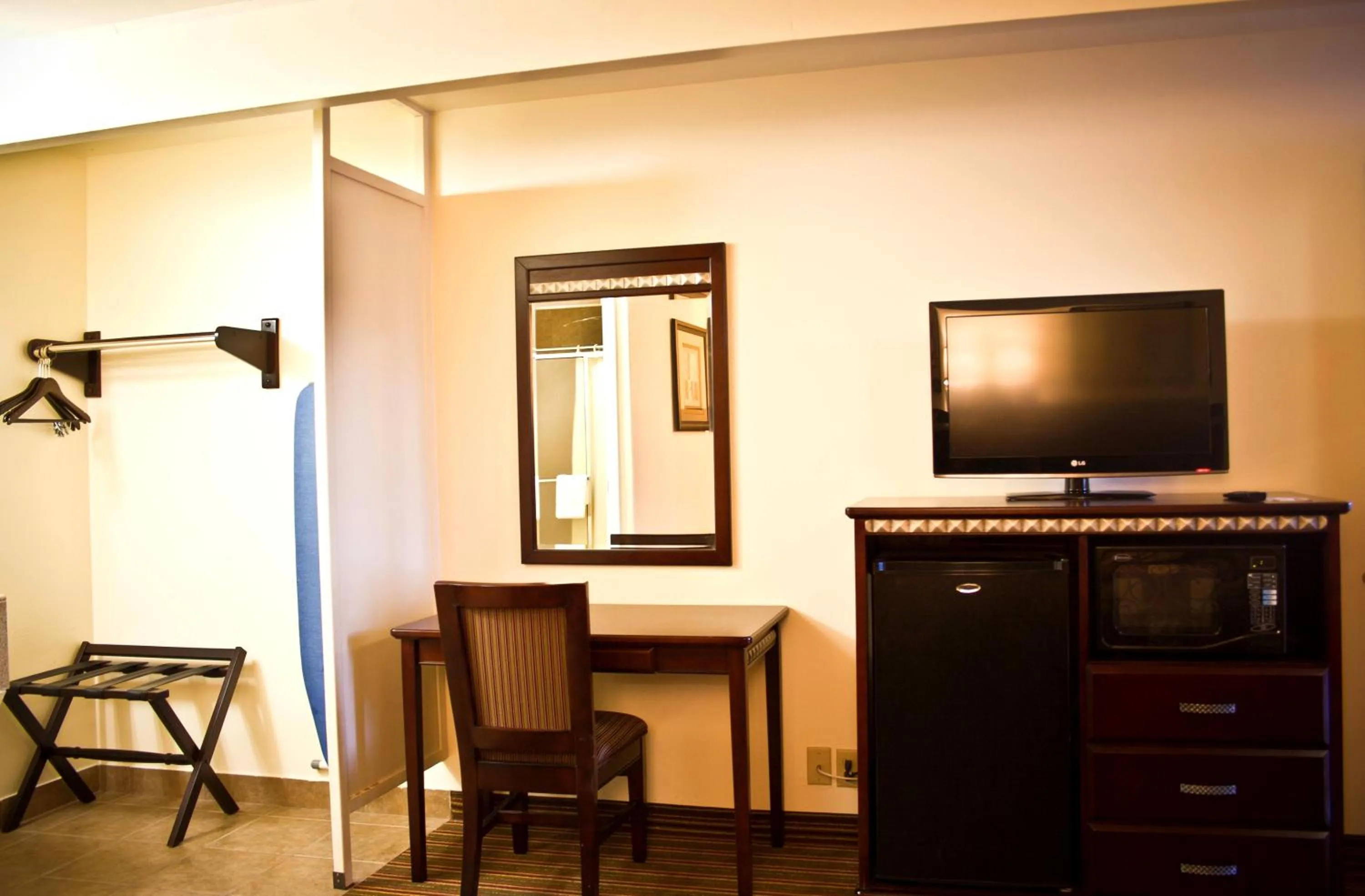 TV and multimedia in Whispering Palms Inn