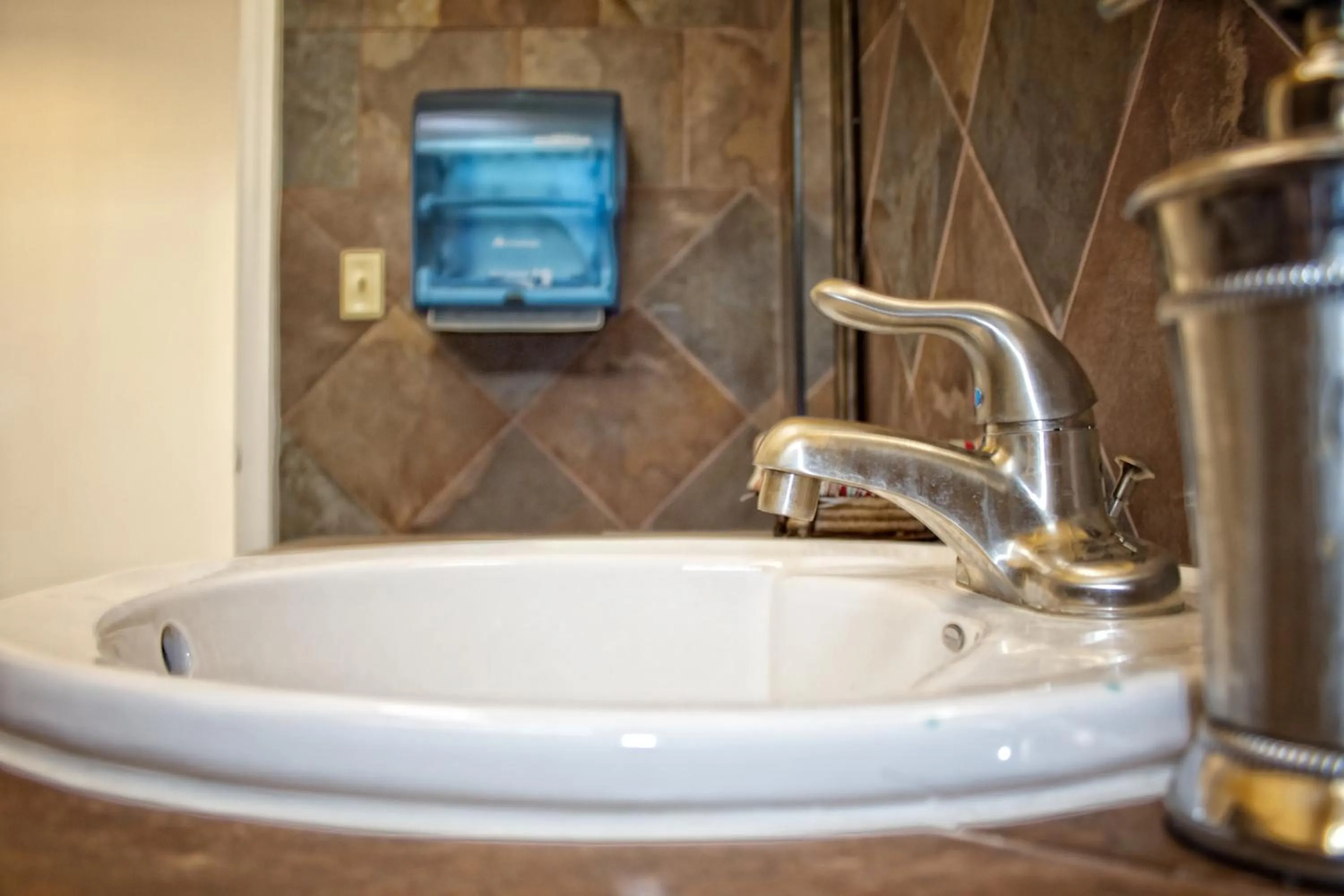 Bathroom in Whispering Palms Inn