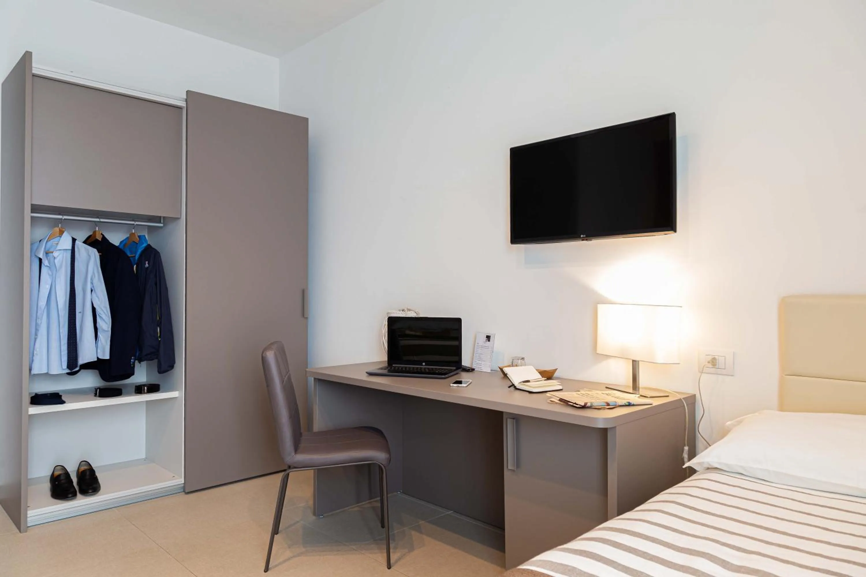 TV and multimedia, Bed in Moma Hotel Wellness & Spa