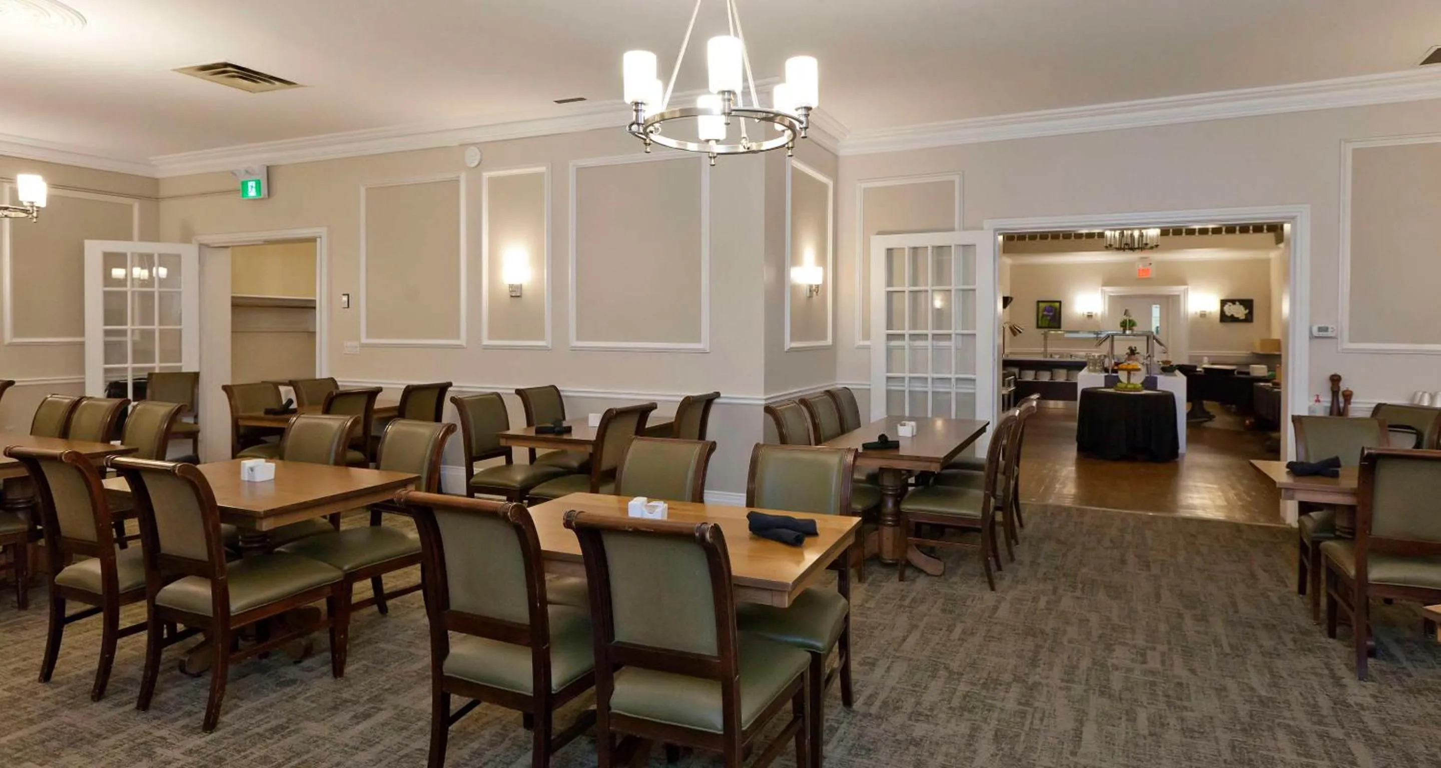 Restaurant/places to eat in Elm Hurst Inn & Spa