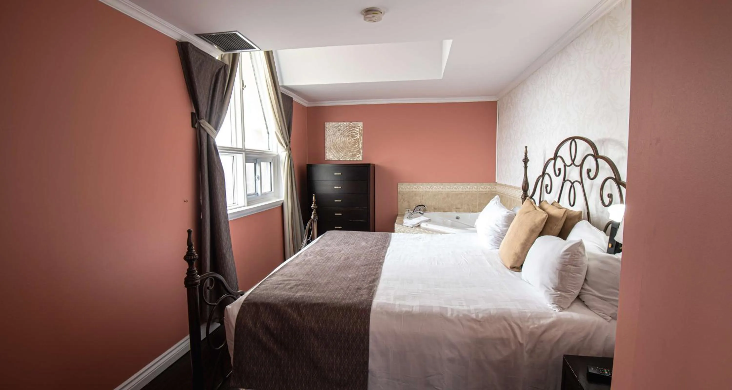 Bedroom, Bed in Elm Hurst Inn & Spa