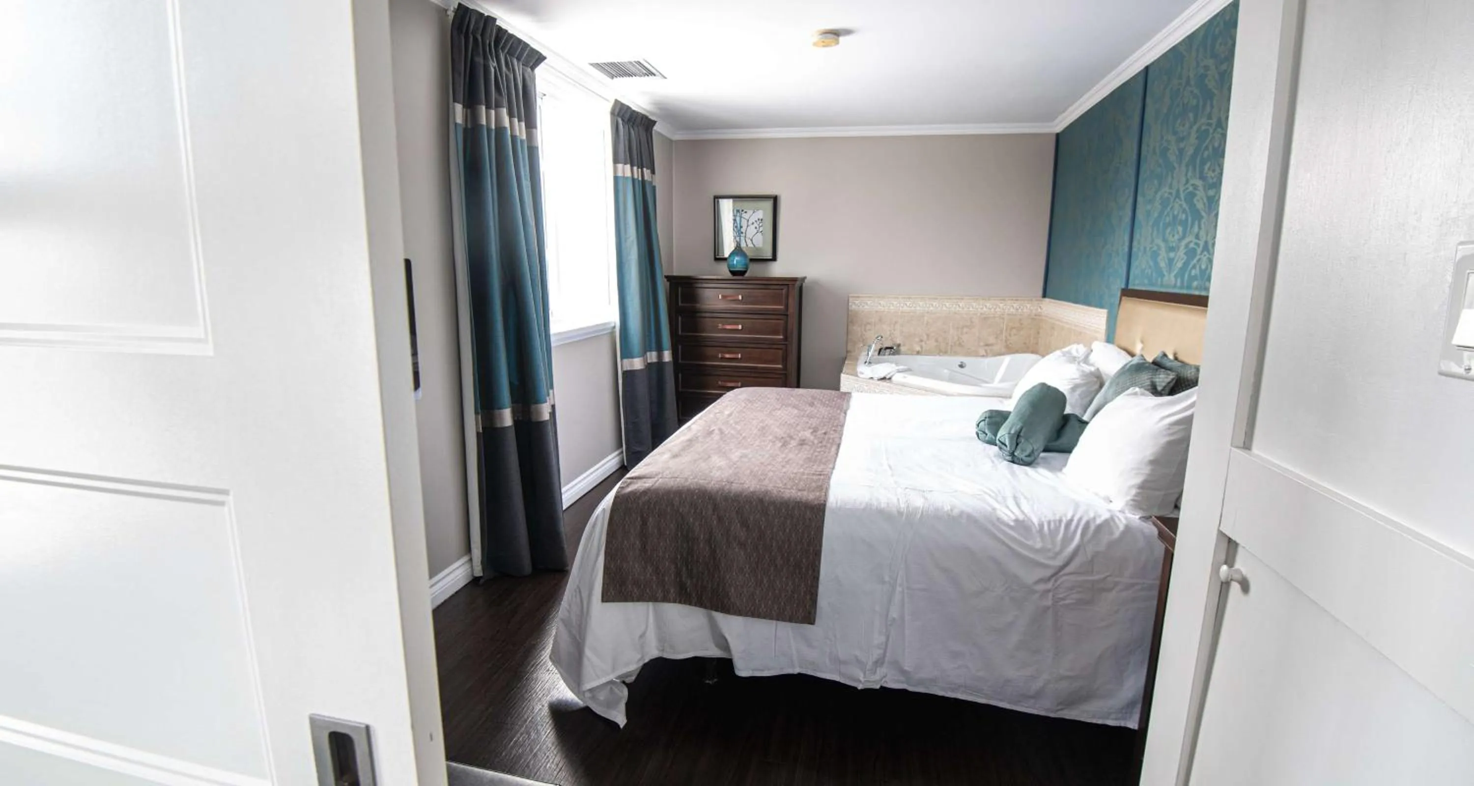 Bedroom, Bed in Elm Hurst Inn & Spa