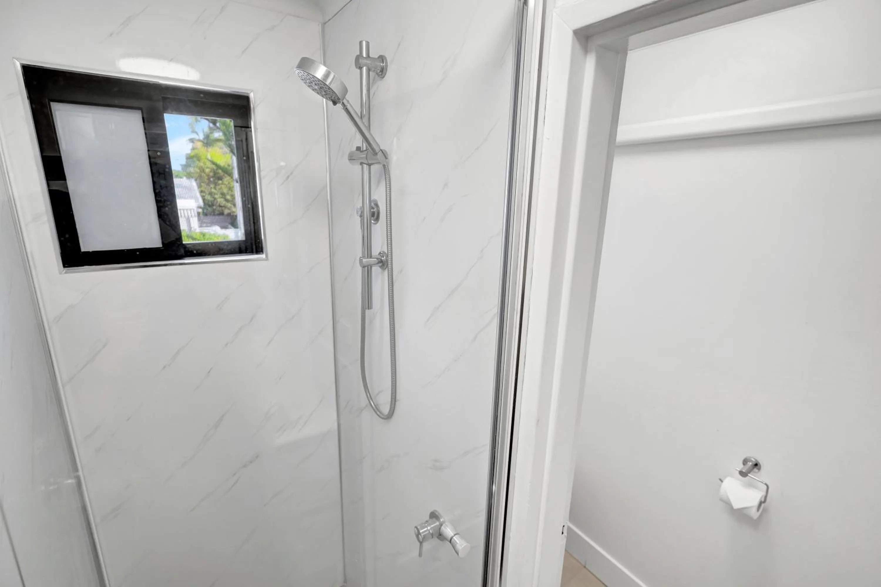 Shower in Montego Mermaid Beach Motel