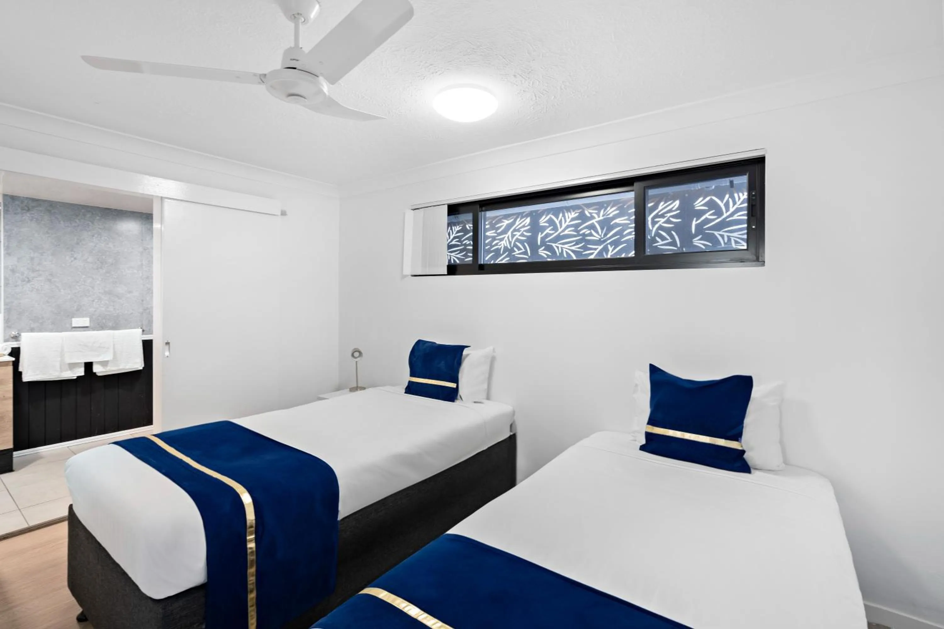 Bedroom, Bed in Montego Mermaid Beach Motel