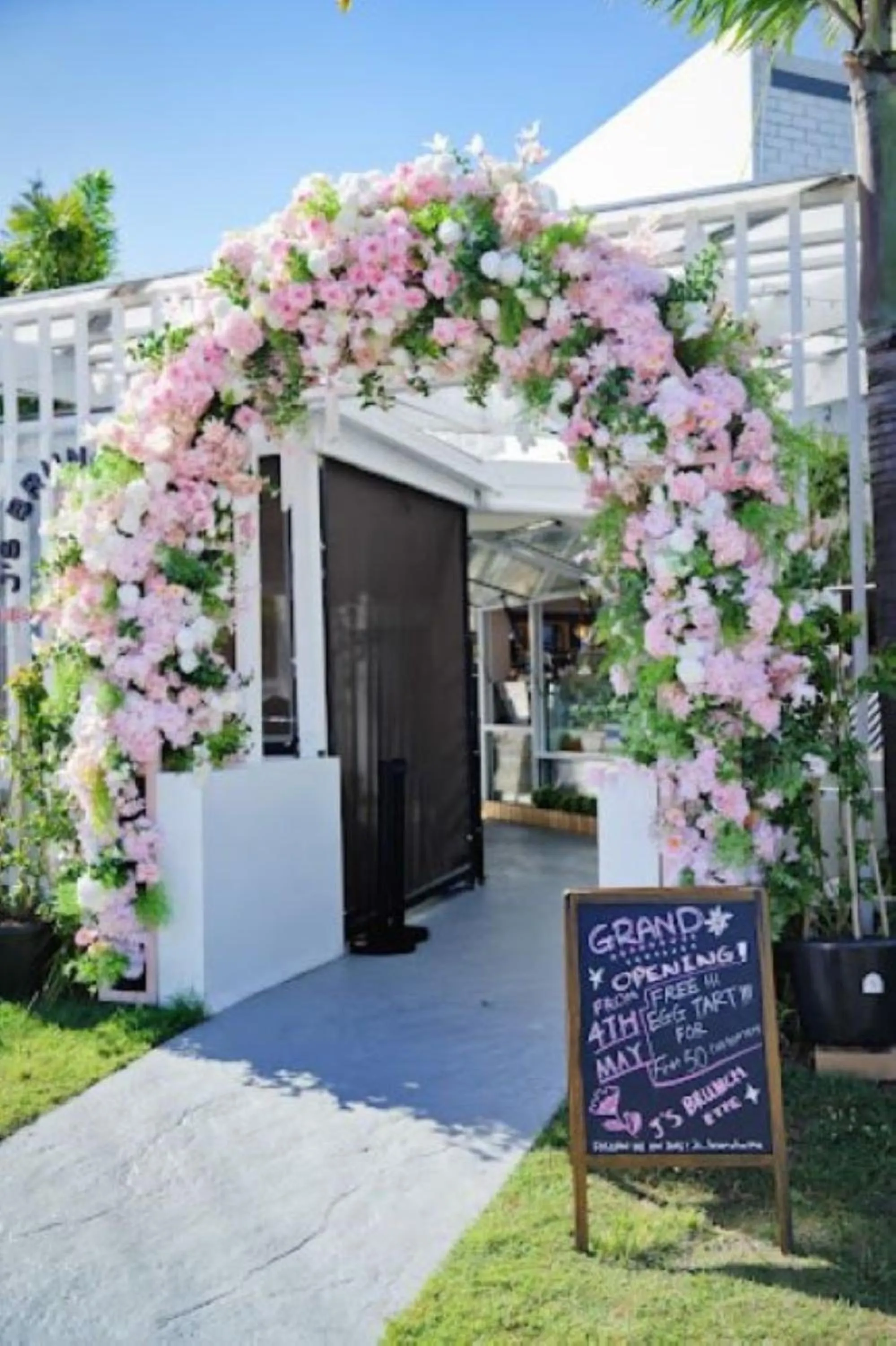 Breakfast in Montego Mermaid Beach Motel