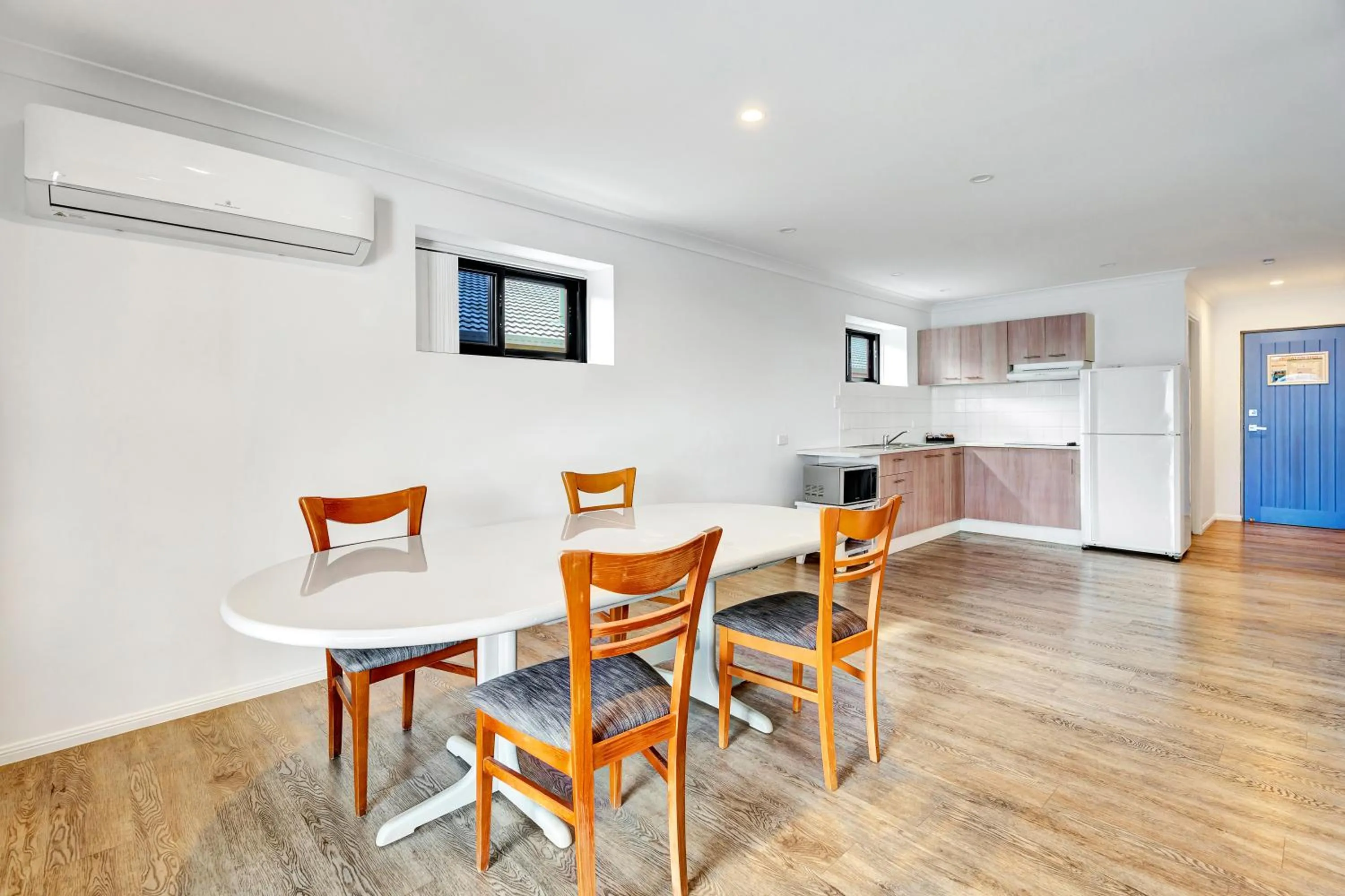 TV and multimedia in Montego Mermaid Beach Motel