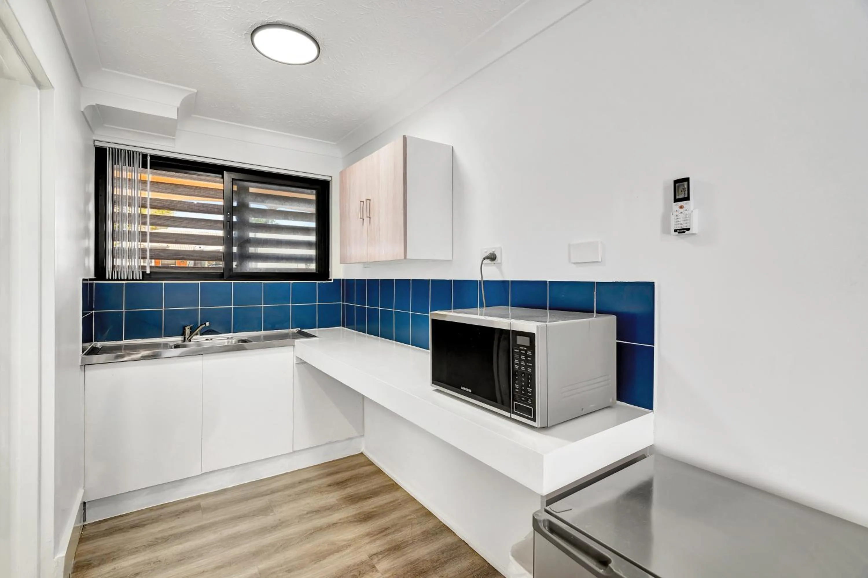 Kitchen or kitchenette in Montego Mermaid Beach Motel