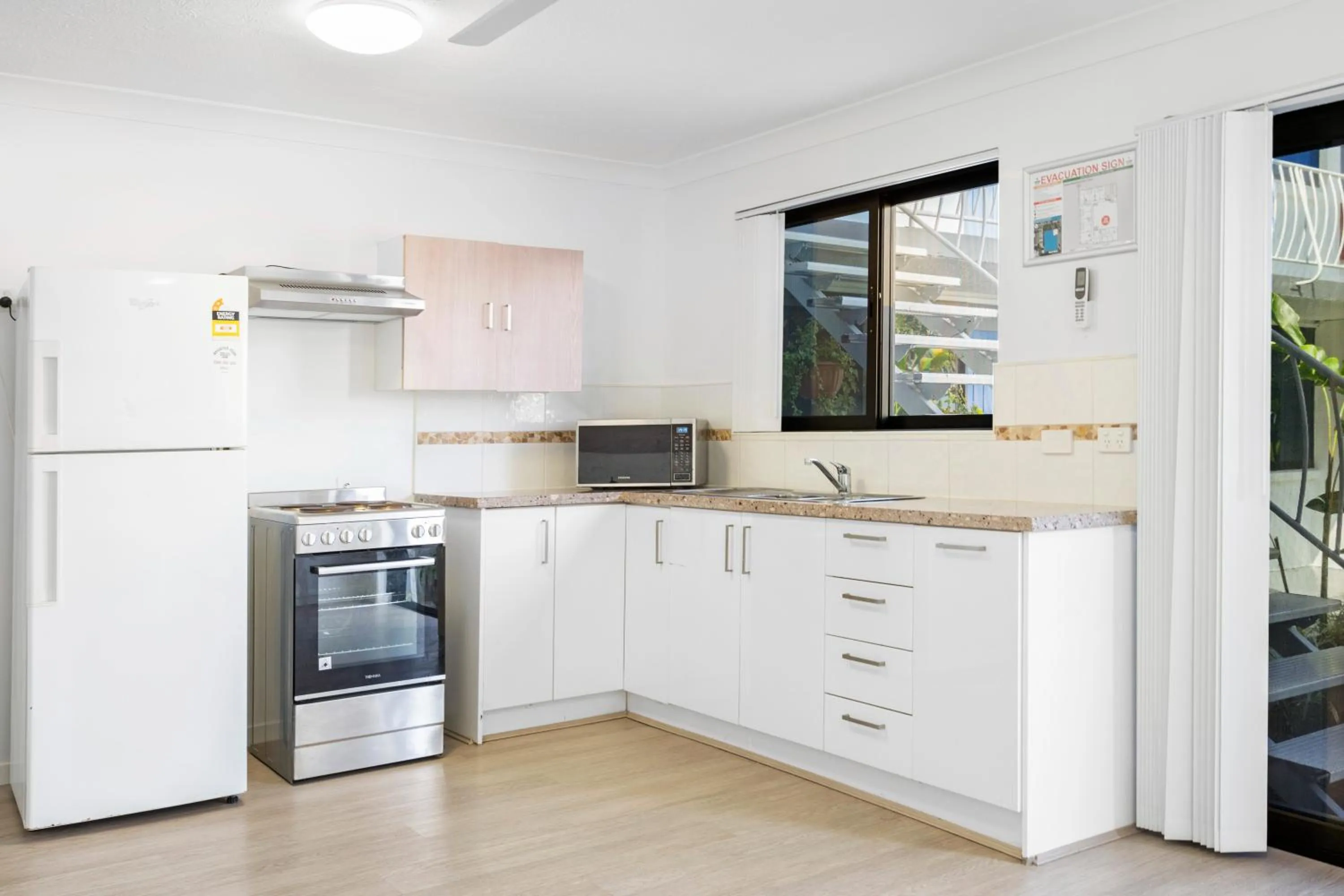 Kitchen or kitchenette in Montego Mermaid Beach Motel