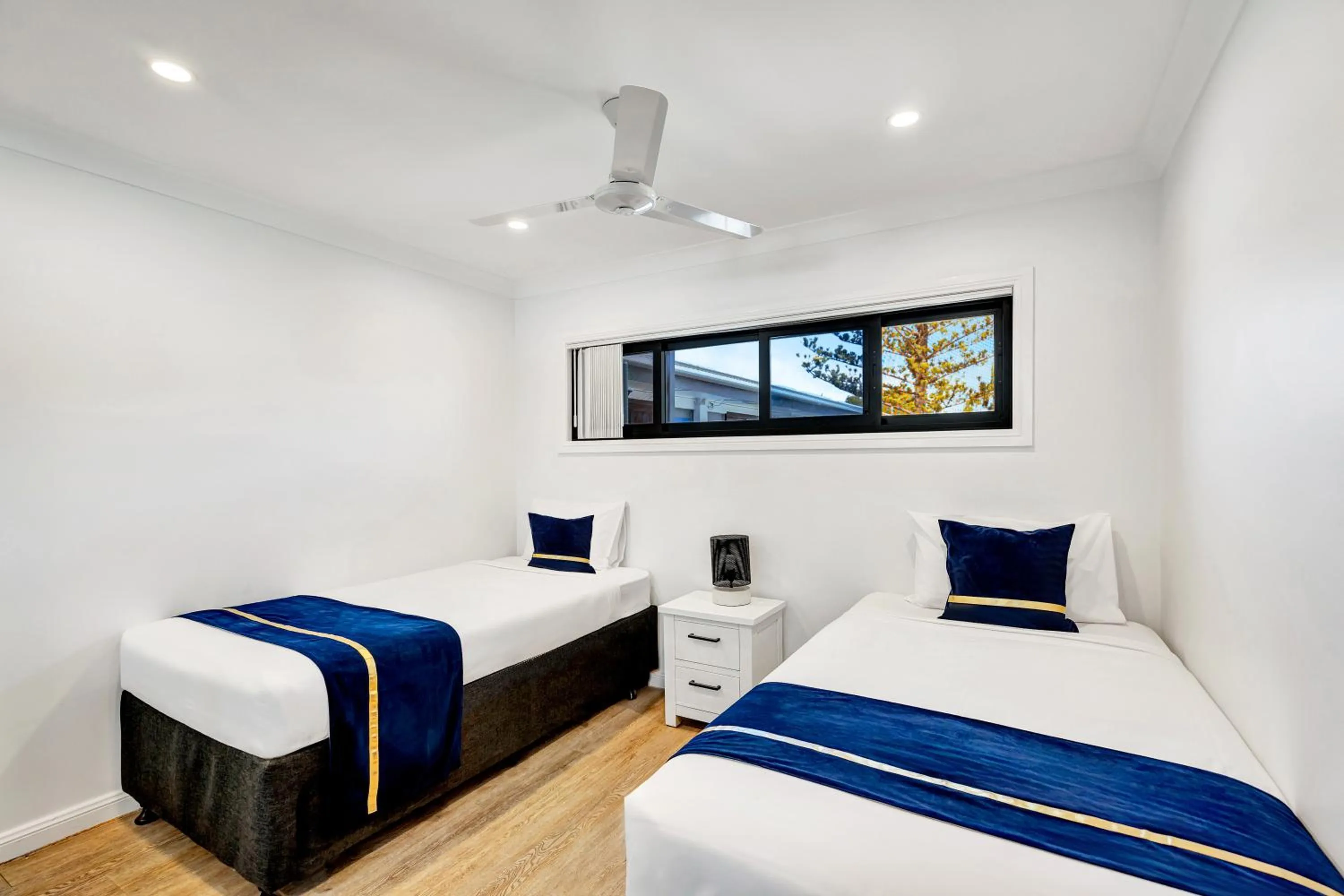 Bed in Montego Mermaid Beach Motel