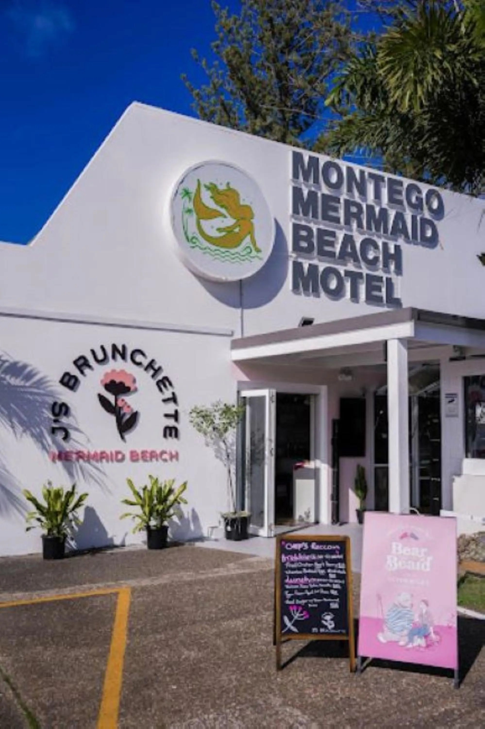 Breakfast in Montego Mermaid Beach Motel