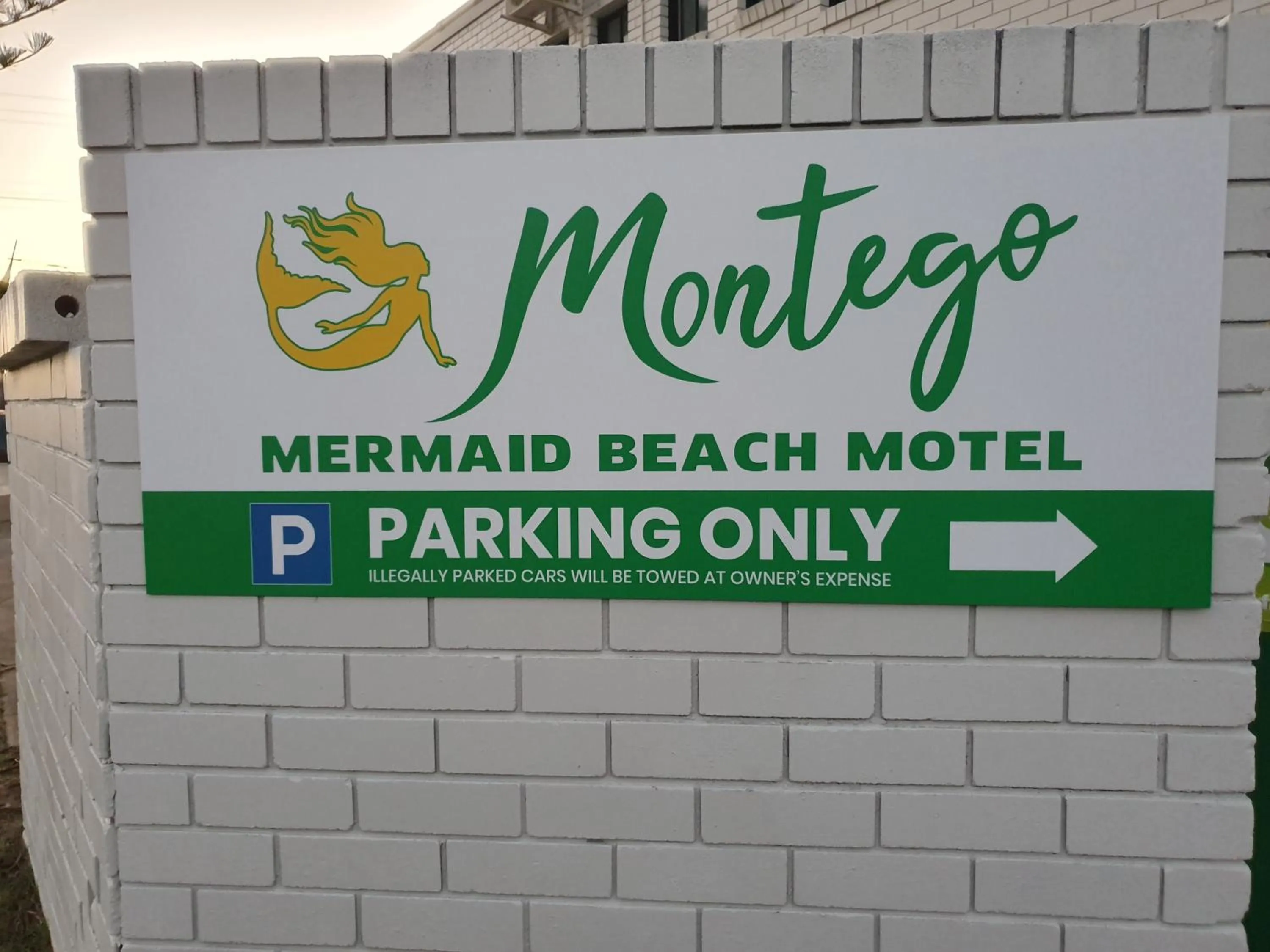 Area and facilities in Montego Mermaid Beach Motel