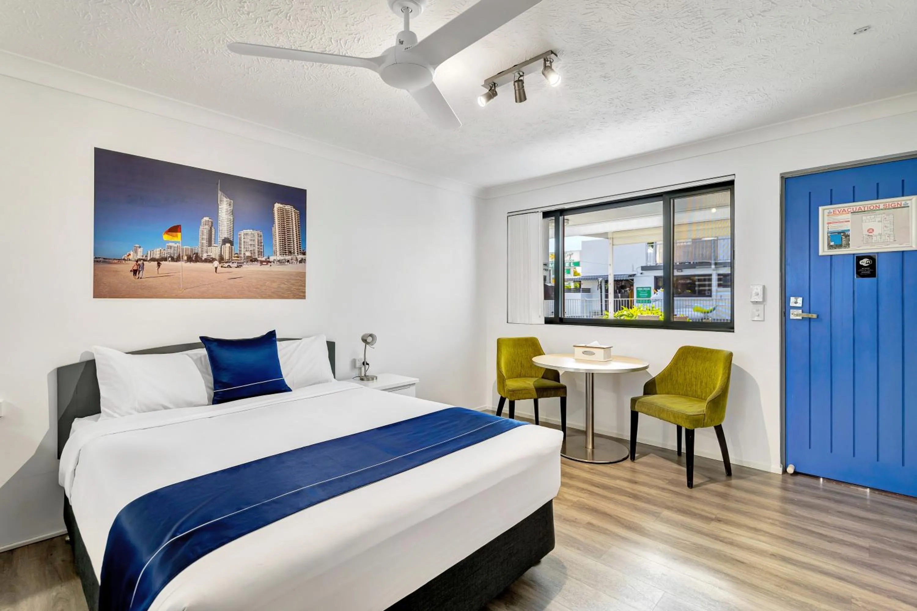 Bed in Montego Mermaid Beach Motel