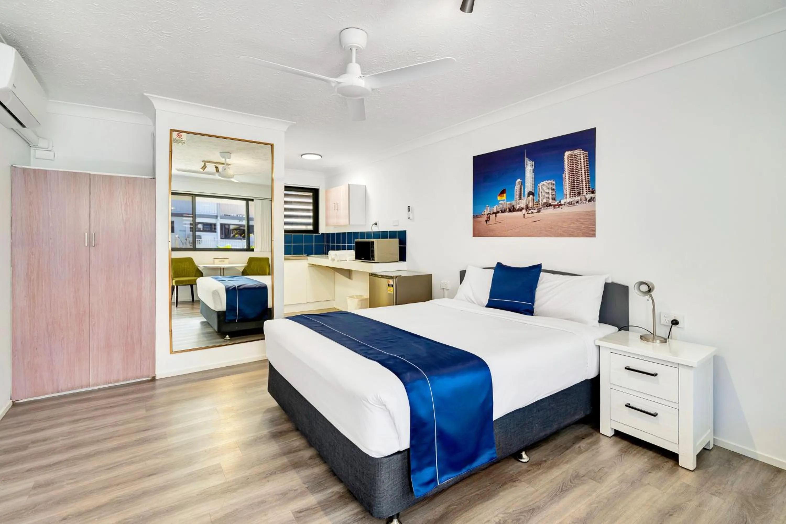 Bed in Montego Mermaid Beach Motel