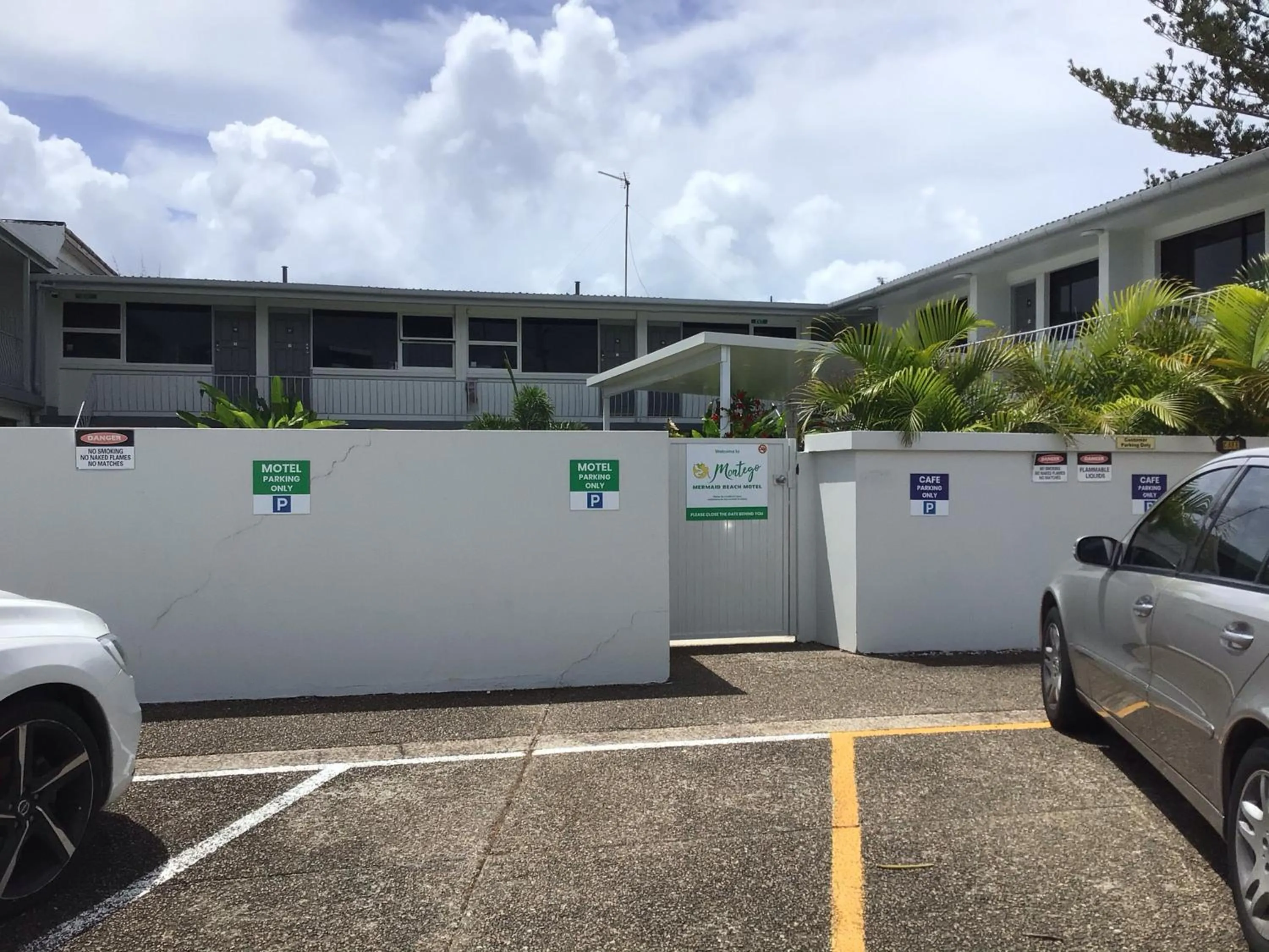 Property building in Montego Mermaid Beach Motel