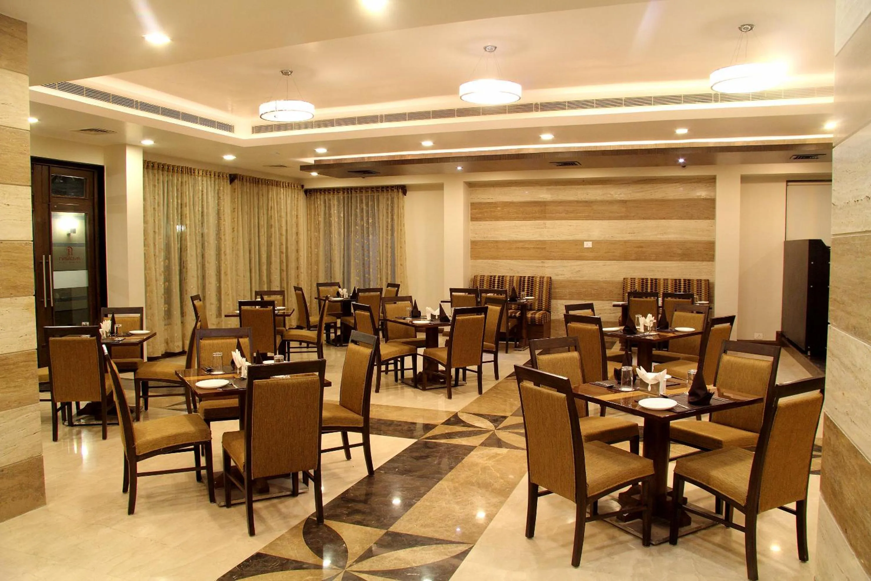 Restaurant/places to eat in Amantra Comfort Hotel