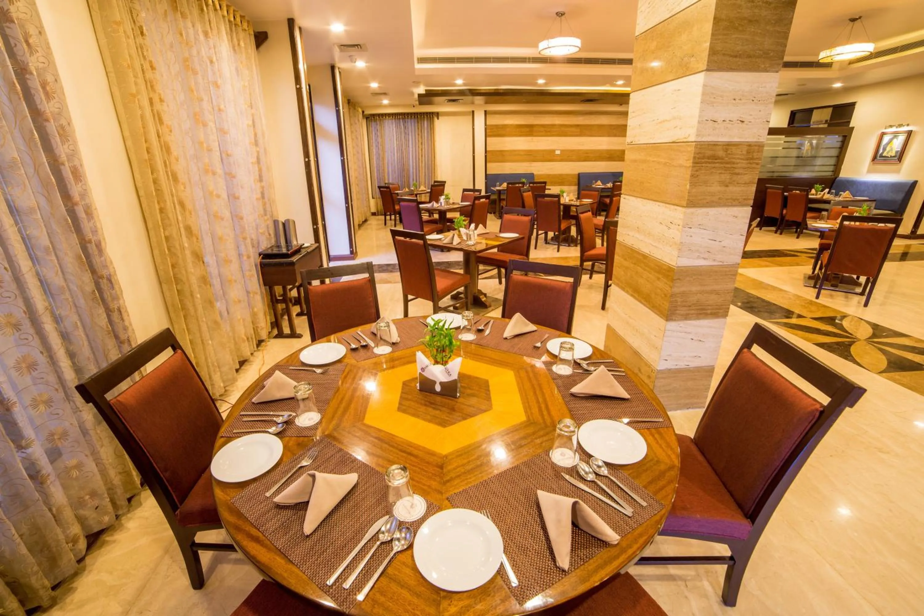 Restaurant/places to eat in Amantra Comfort Hotel